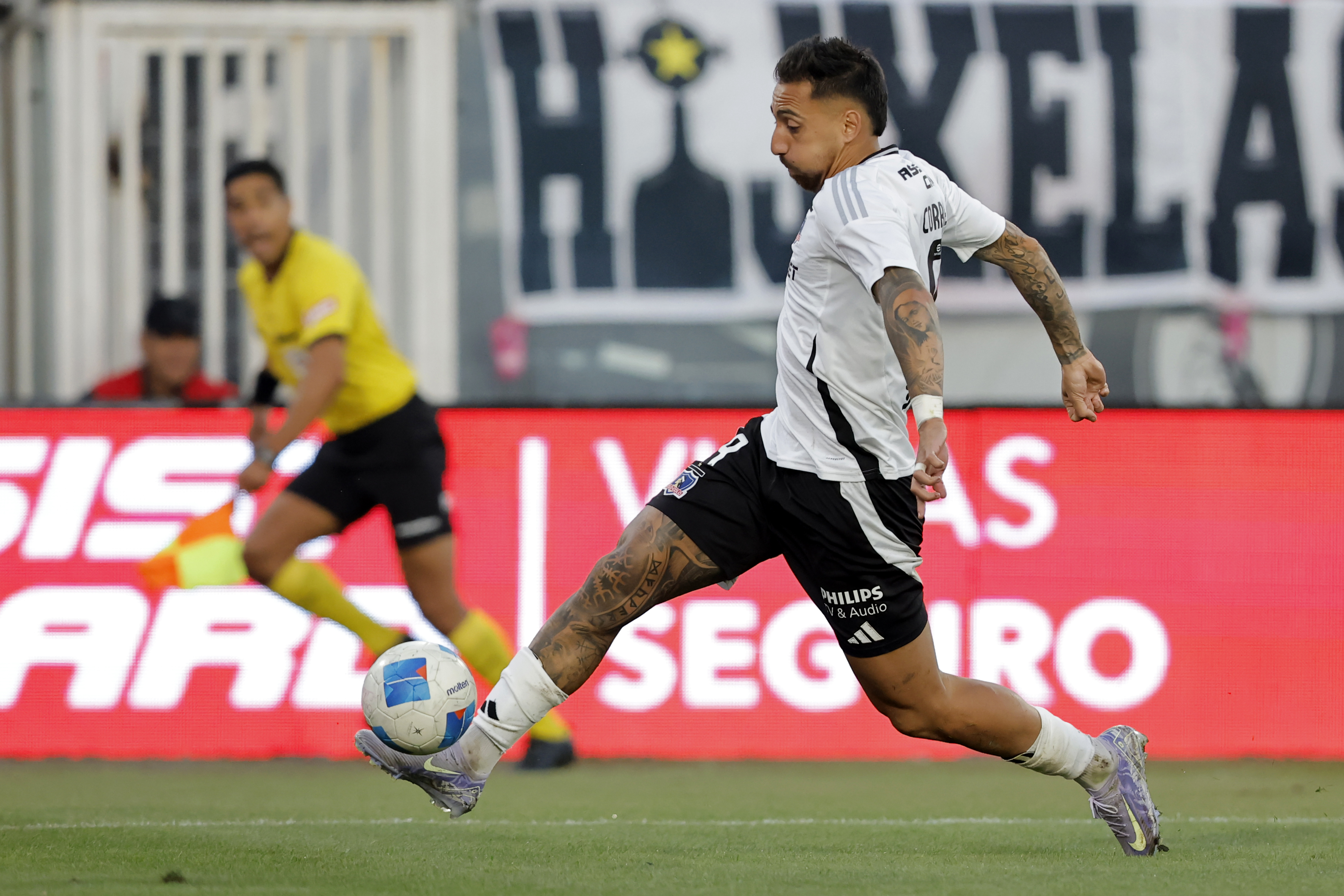 SANTIAGO, CHILE - 27 DE MARZO DE 2025: Colo Colo y Palestino igualaron 1-1 en el Estadio Monument...