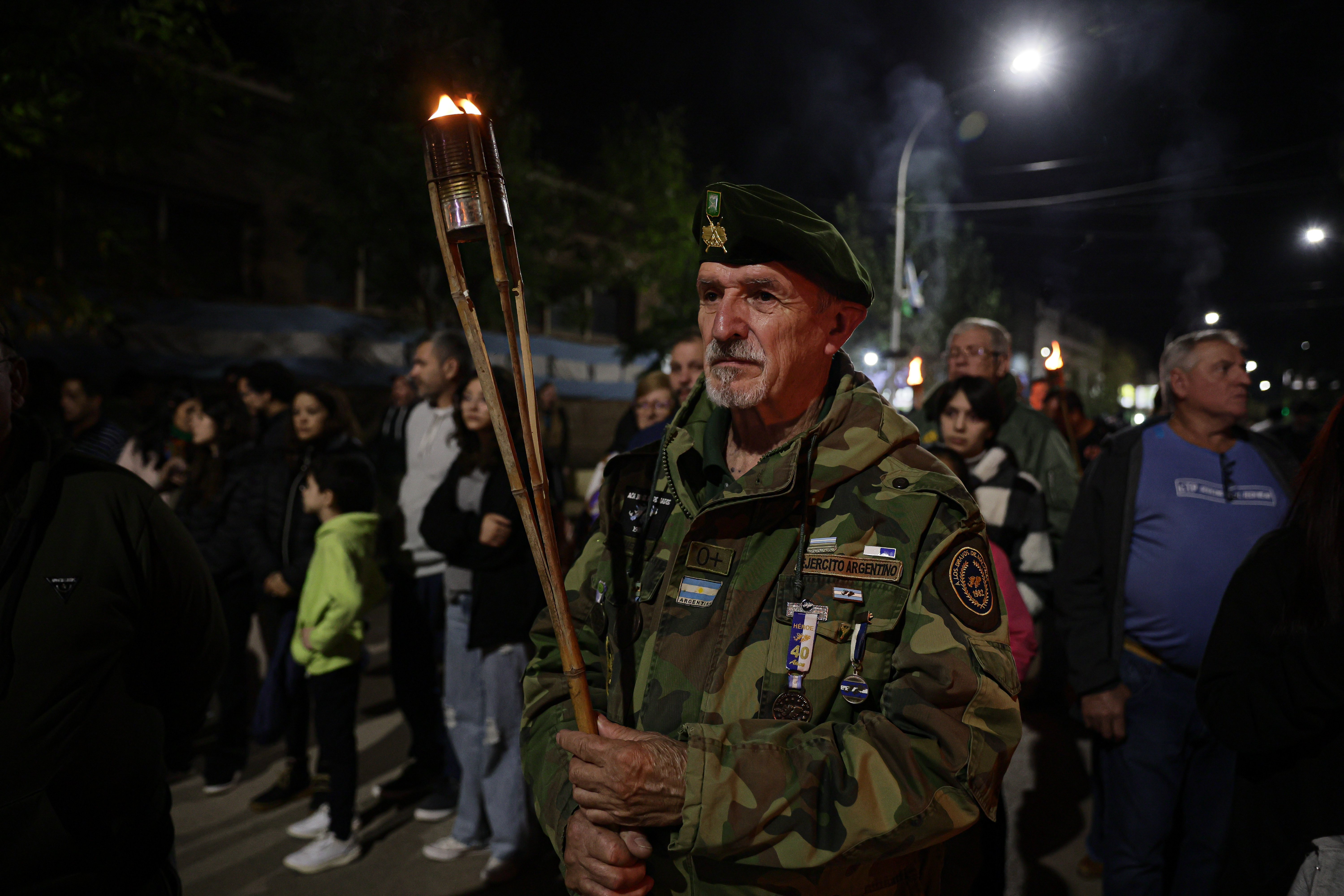 veteranos-malvinas792 Argentinian war veterans hold vigil for fallen soldiers of Malvinas War
BUENOS AIRES, ARGENTINA -...