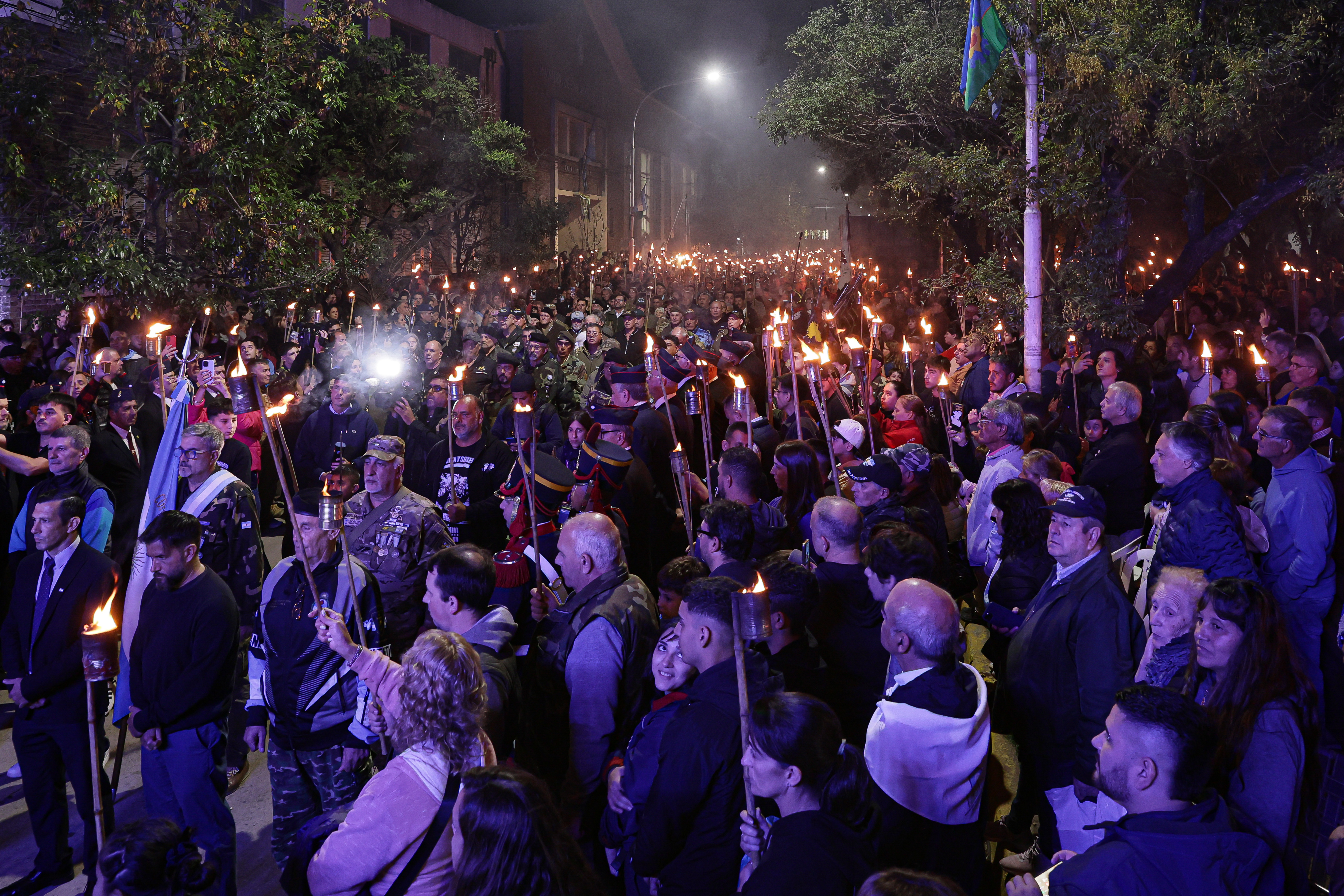 veteranos-malvinas790 Argentinian war veterans hold vigil for fallen soldiers of Malvinas War
BUENOS AIRES, ARGENTINA -...