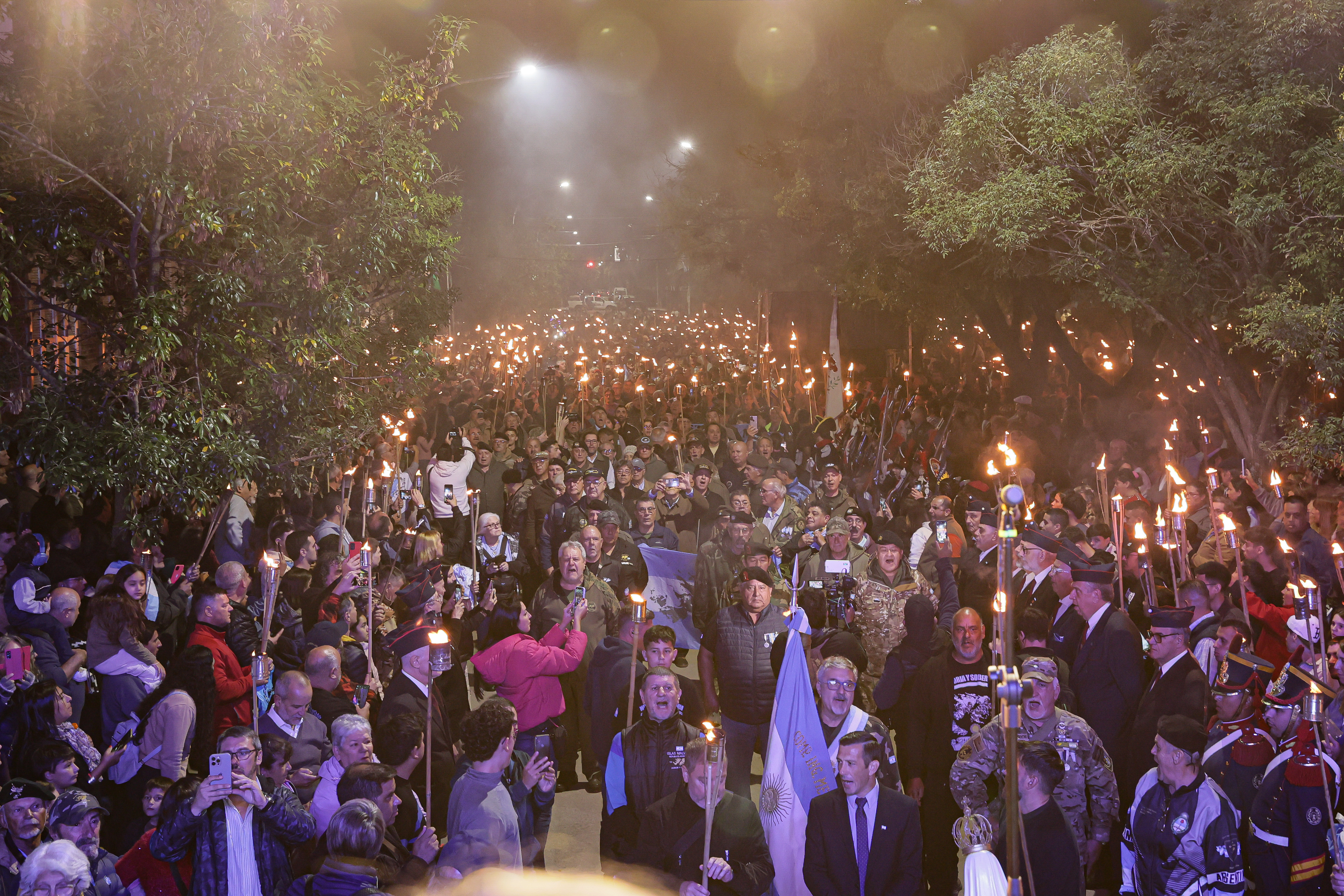 veteranos-malvinas783 Argentinian war veterans hold vigil for fallen soldiers of Malvinas War
BUENOS AIRES, ARGENTINA -...