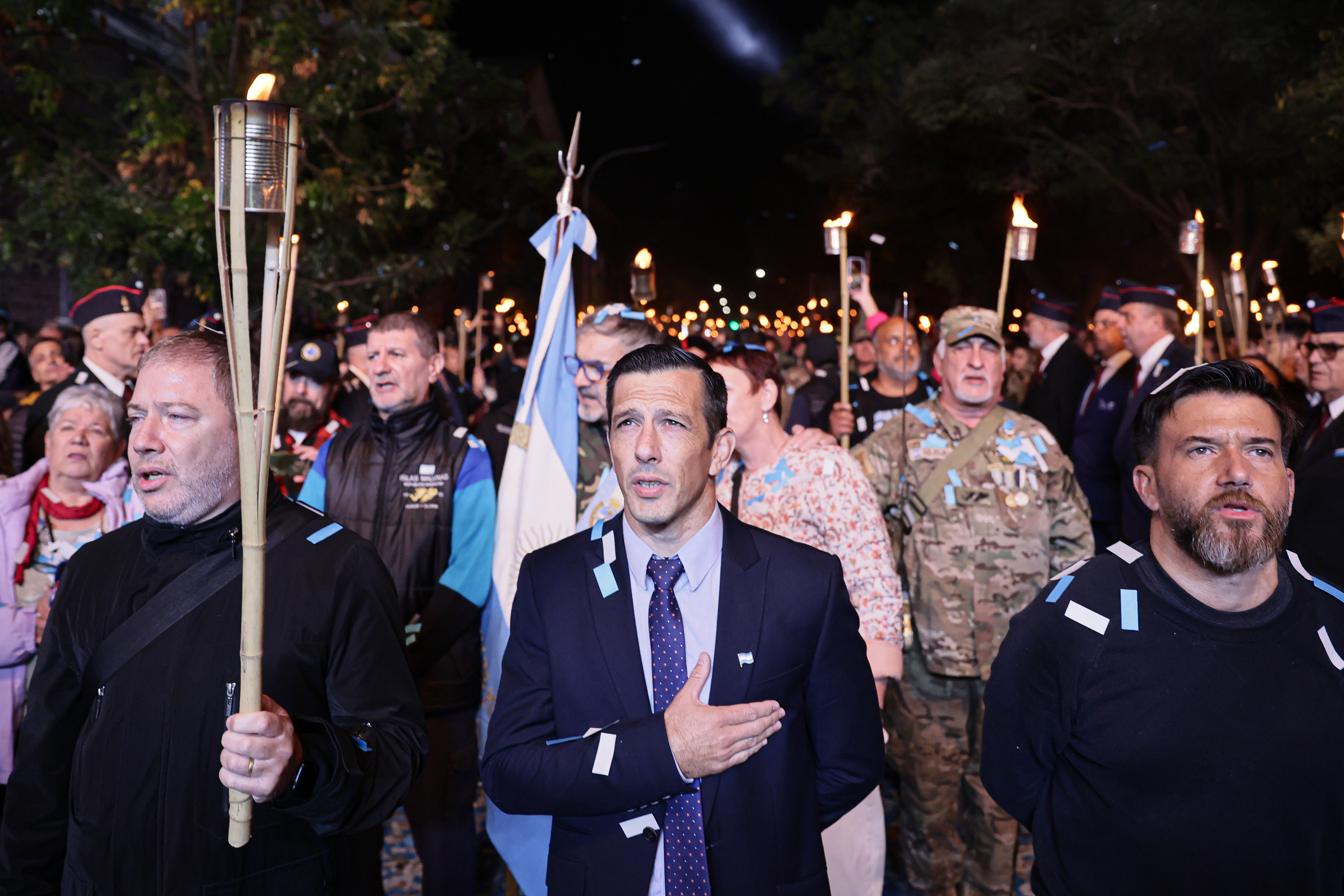 veteranos-malvinas774 Argentinian war veterans hold vigil for fallen soldiers of Malvinas War
BUENOS AIRES, ARGENTINA -...