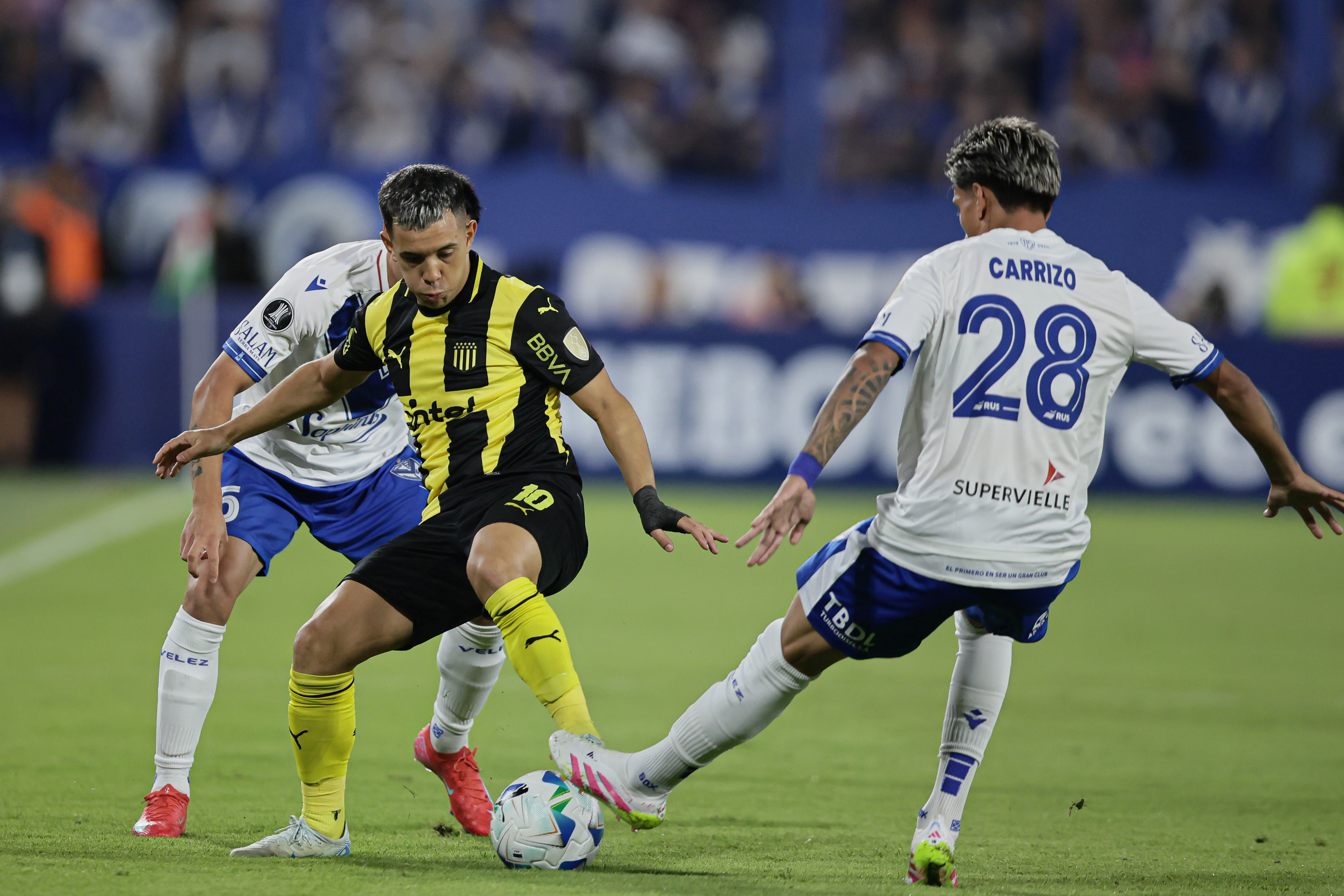 Vélez Hosts Peñarol in Crucial Copa Libertadores Match Buenos Aires, Argentina – April 02, 2025: Vélez Sársfield faces Peñarol in a highly anticipa...