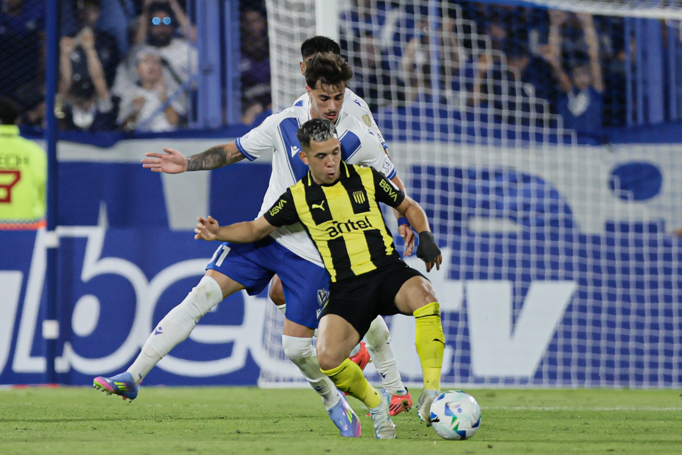 Vélez Hosts Peñarol in Crucial Copa Libertadores Match Buenos Aires, Argentina – April 02, 2025: Vélez Sársfield faces Peñarol in a highly anticipa...