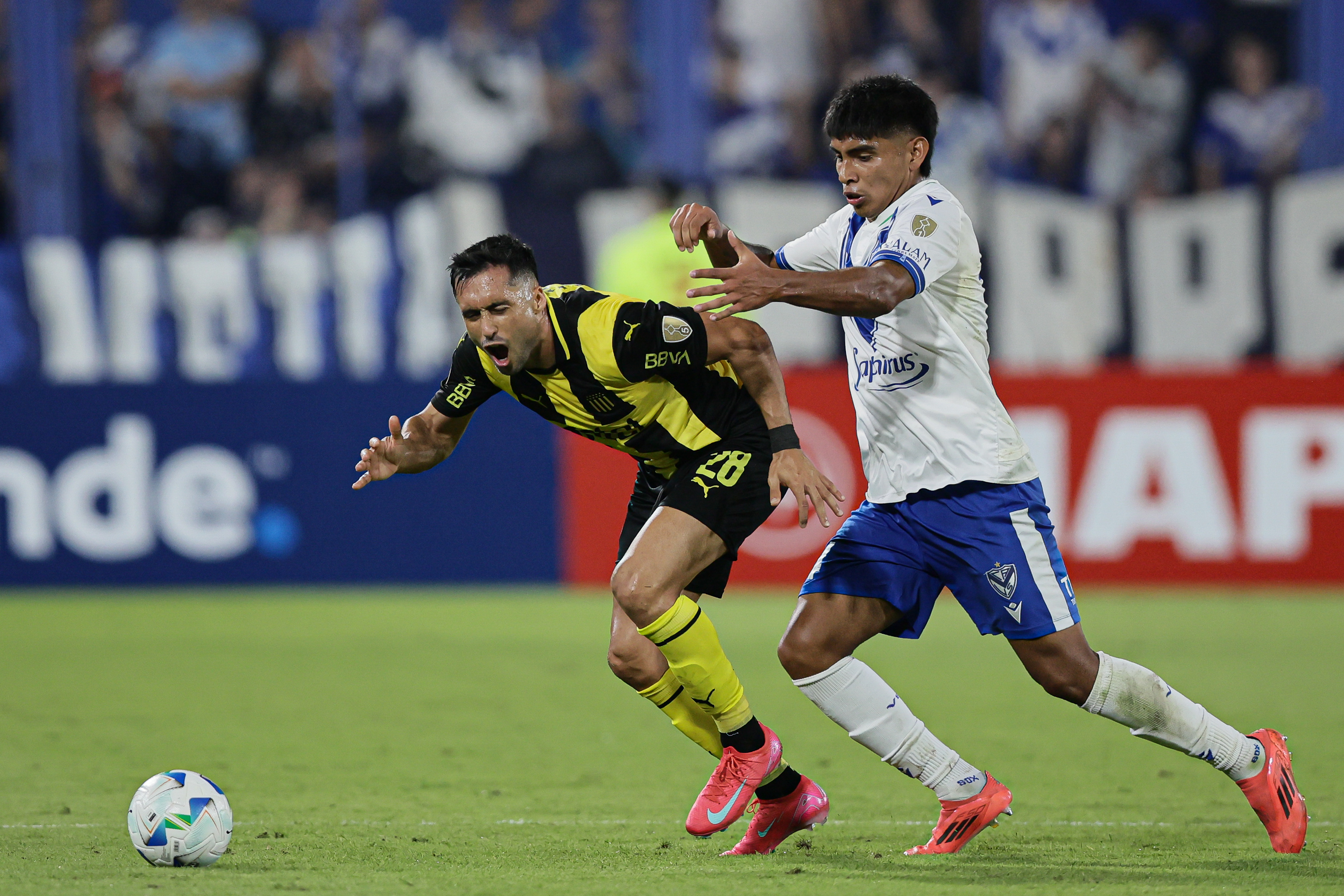 Vélez Hosts Peñarol in Crucial Copa Libertadores Match Buenos Aires, Argentina – April 02, 2025: Vélez Sársfield faces Peñarol in a highly anticipa...