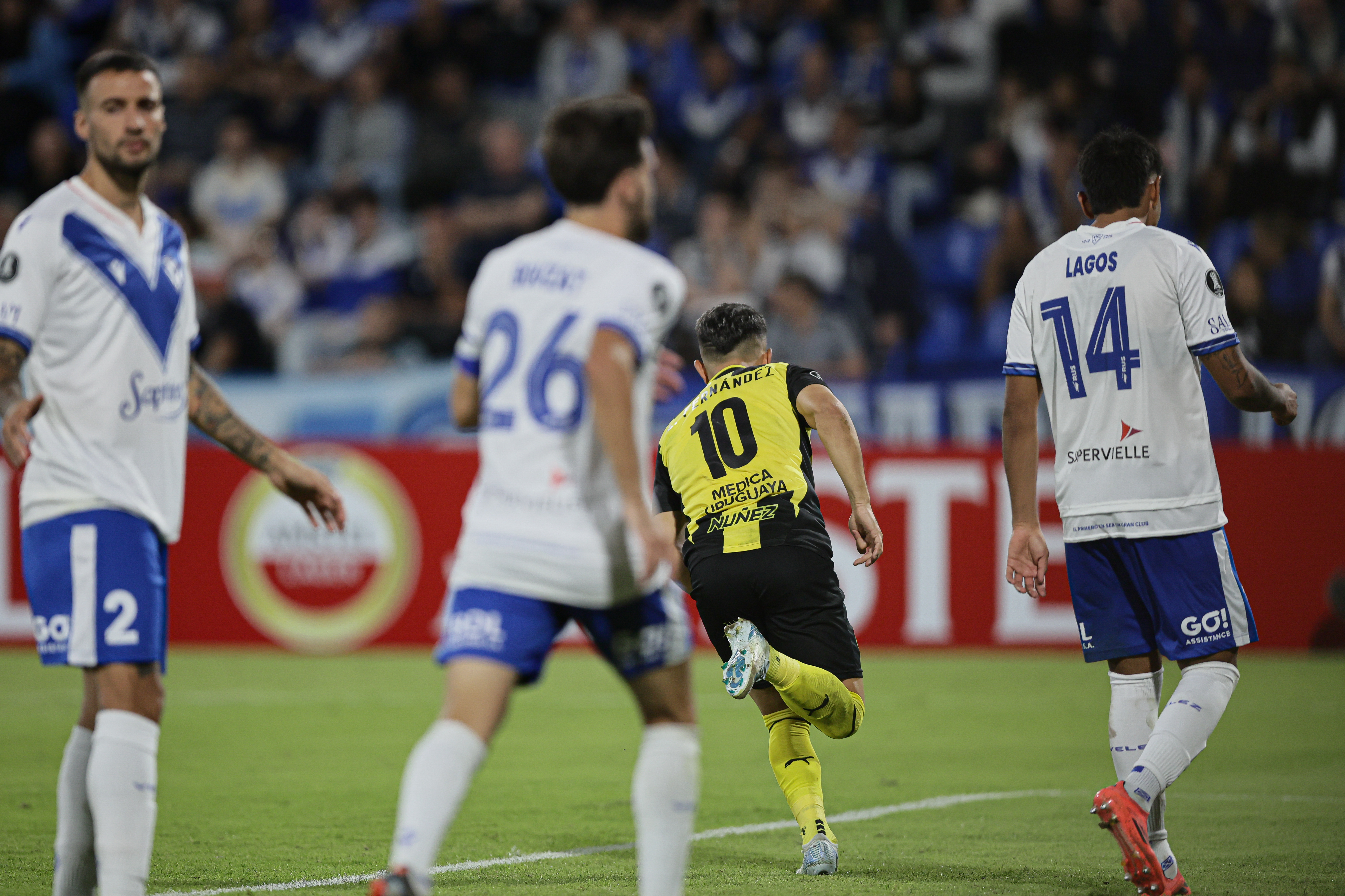 Vélez Hosts Peñarol in Crucial Copa Libertadores Match Buenos Aires, Argentina – April 02, 2025: Leonardo Fernandez from Peñarol celebrate his score....