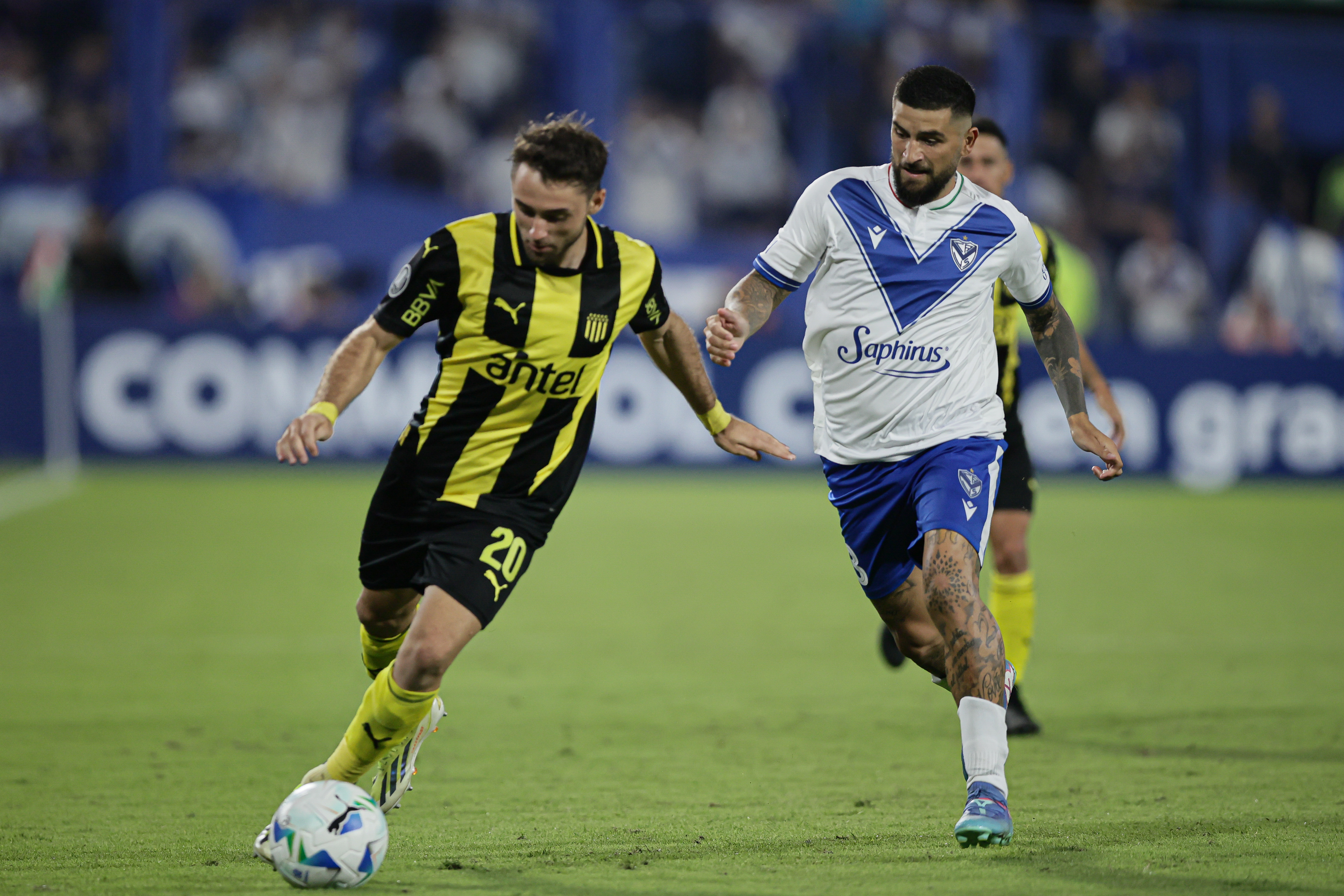 Vélez Hosts Peñarol in Crucial Copa Libertadores Match Buenos Aires, Argentina – April 02, 2025: Vélez Sársfield faces Peñarol in a highly anticipa...