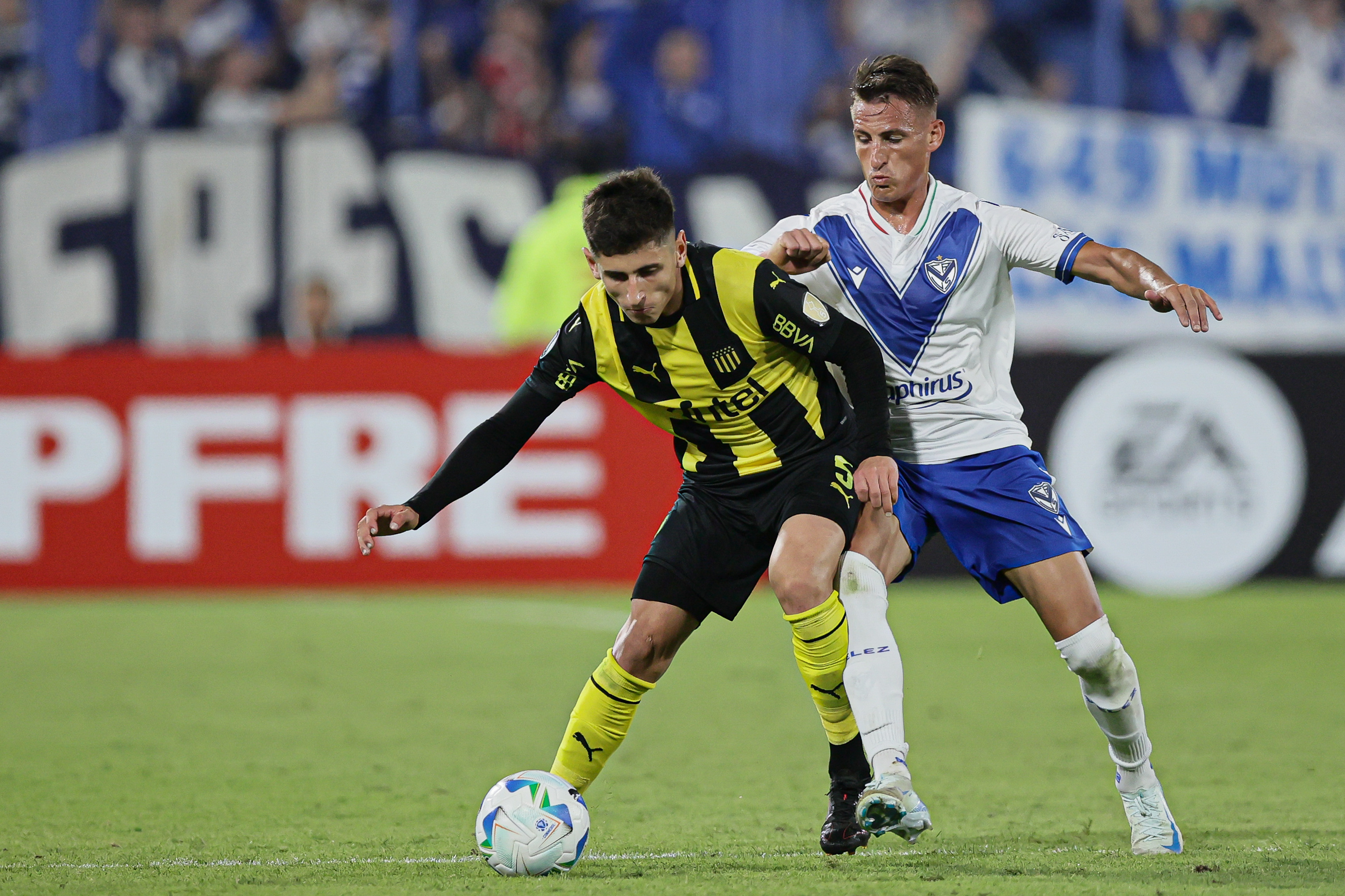 Vélez Hosts Peñarol in Crucial Copa Libertadores Match Buenos Aires, Argentina – April 02, 2025: Vélez Sársfield faces Peñarol in a highly anticipa...