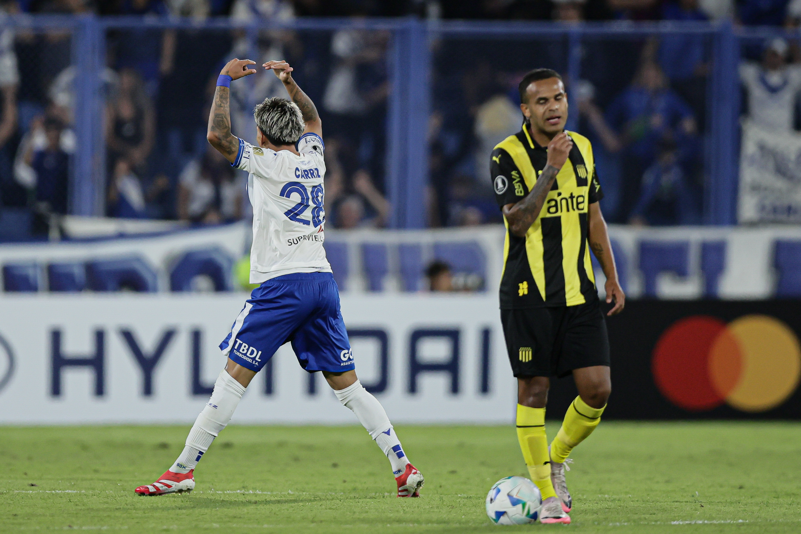 Buenos Aires, Argentina – April 02, 2025: Vélez Sársfield faces Peñarol in a highly anticipa...