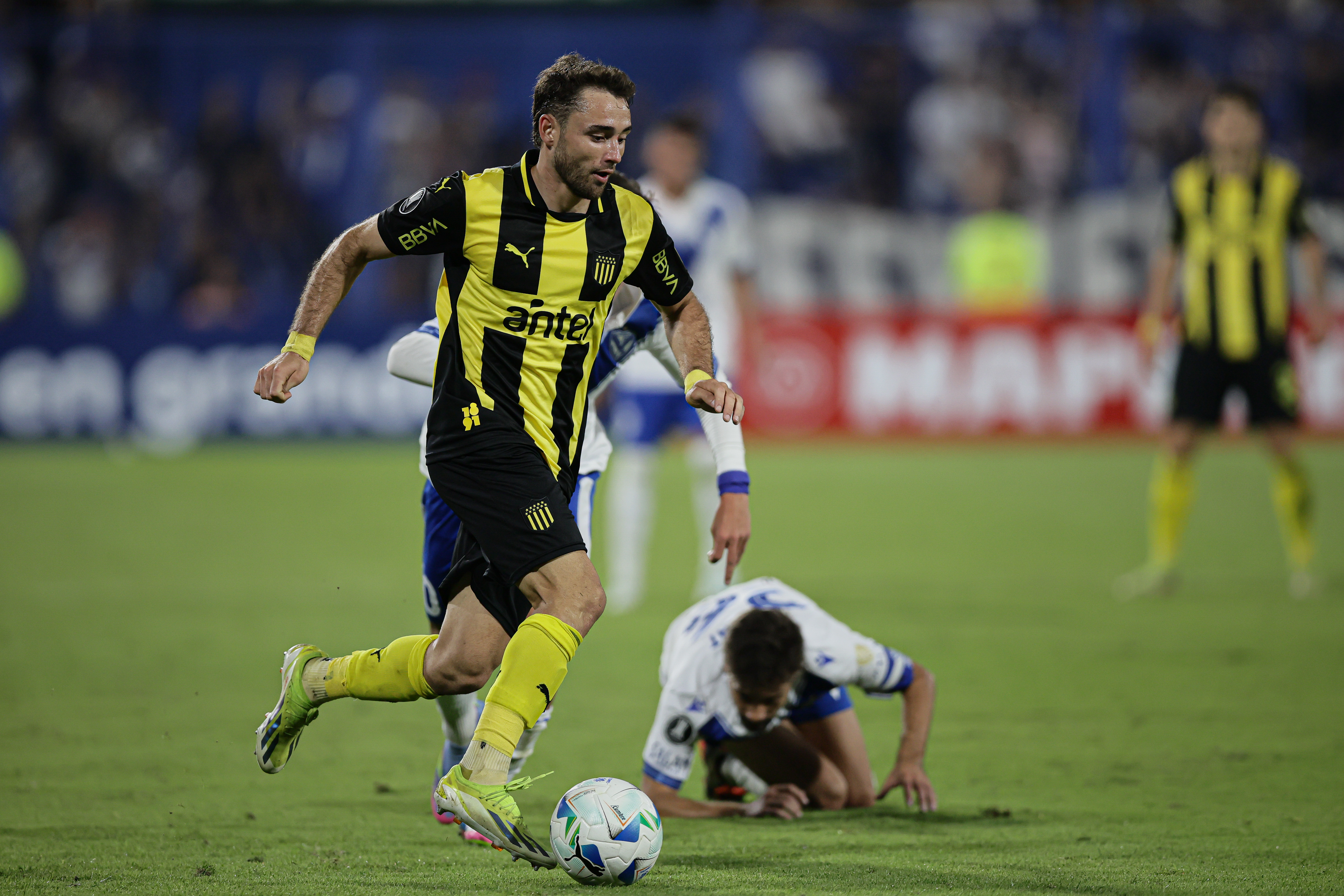 Buenos Aires, Argentina – April 02, 2025: Vélez Sársfield faces Peñarol in a highly anticipa...