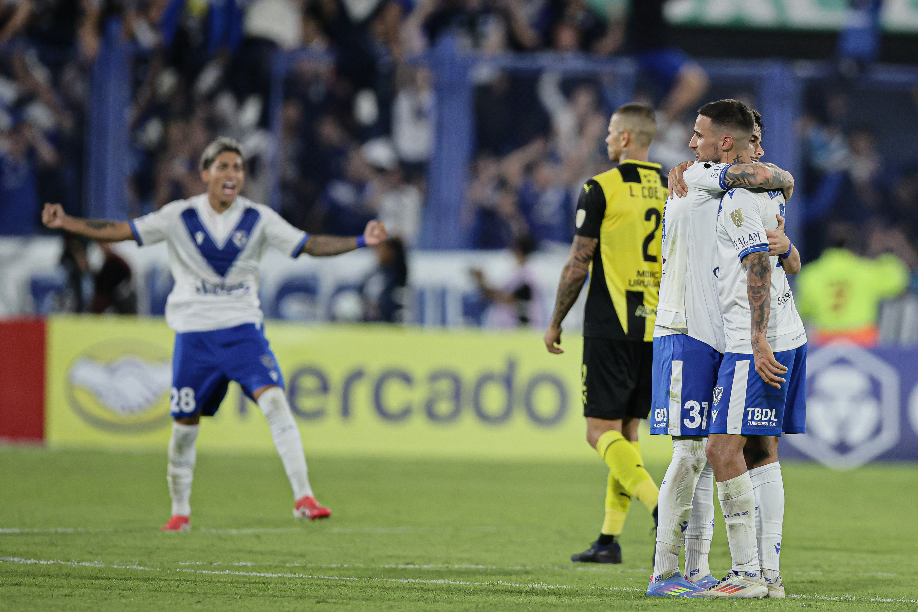 Vélez Hosts Peñarol in Crucial Copa Libertadores Match Buenos Aires, Argentina – April 02, 2025: Vélez Sársfield faces Peñarol in a highly anticipa...