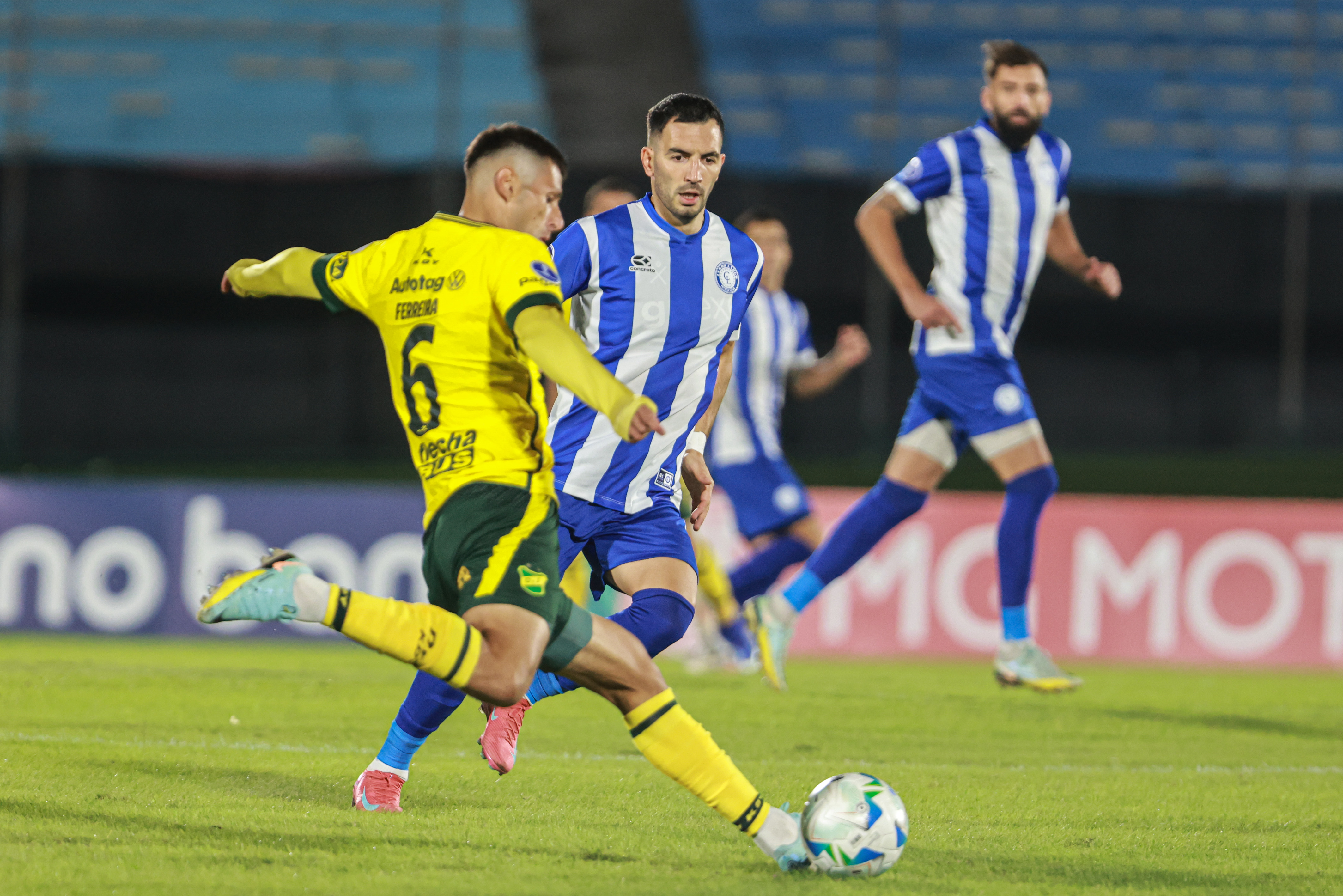 Cerro Largo Hosts Defensa y Justicia at Estadio Centenario for Copa Sudamericana Clash Montevideo, Uruguay – April 3, 2025: Cerro Largo squares off against Defensa y Justicia in the ...