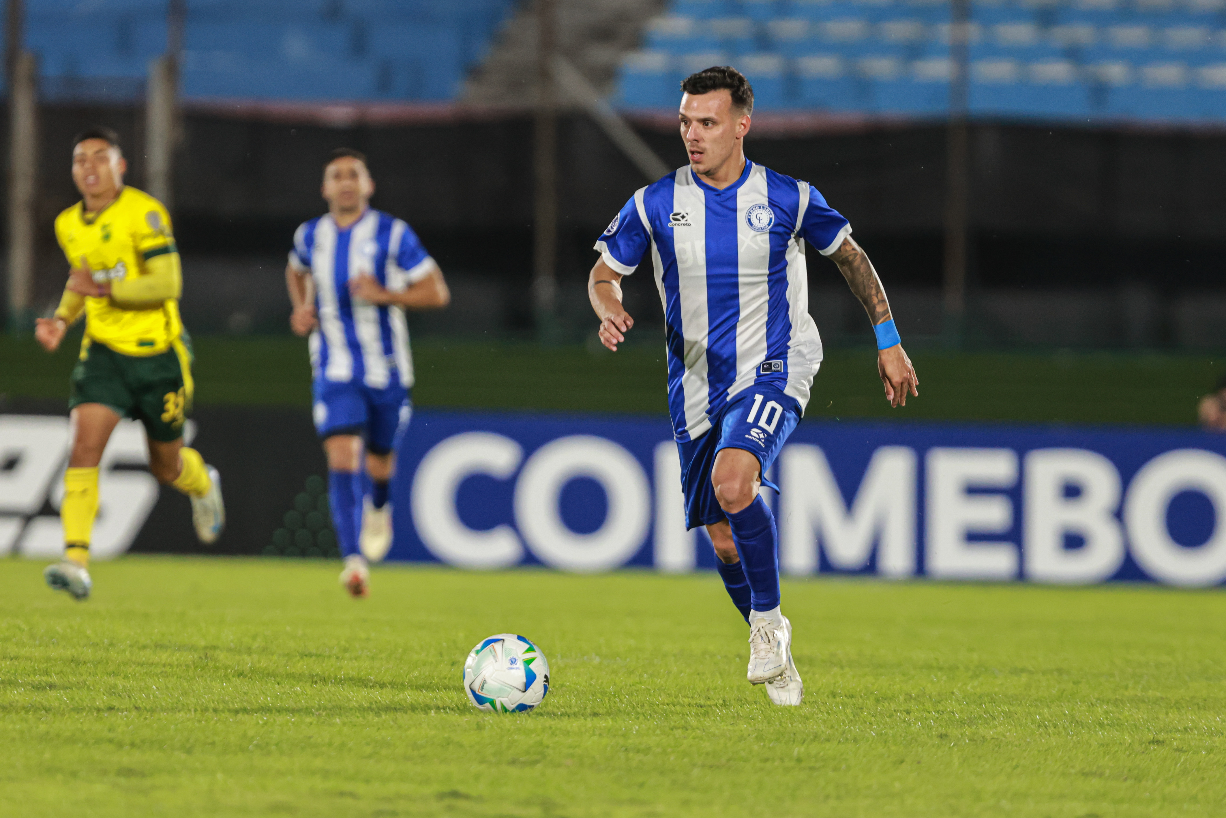Cerro Largo Hosts Defensa y Justicia at Estadio Centenario for Copa Sudamericana Clash Montevideo, Uruguay – April 3, 2025: Cerro Largo squares off against Defensa y Justicia in the ...