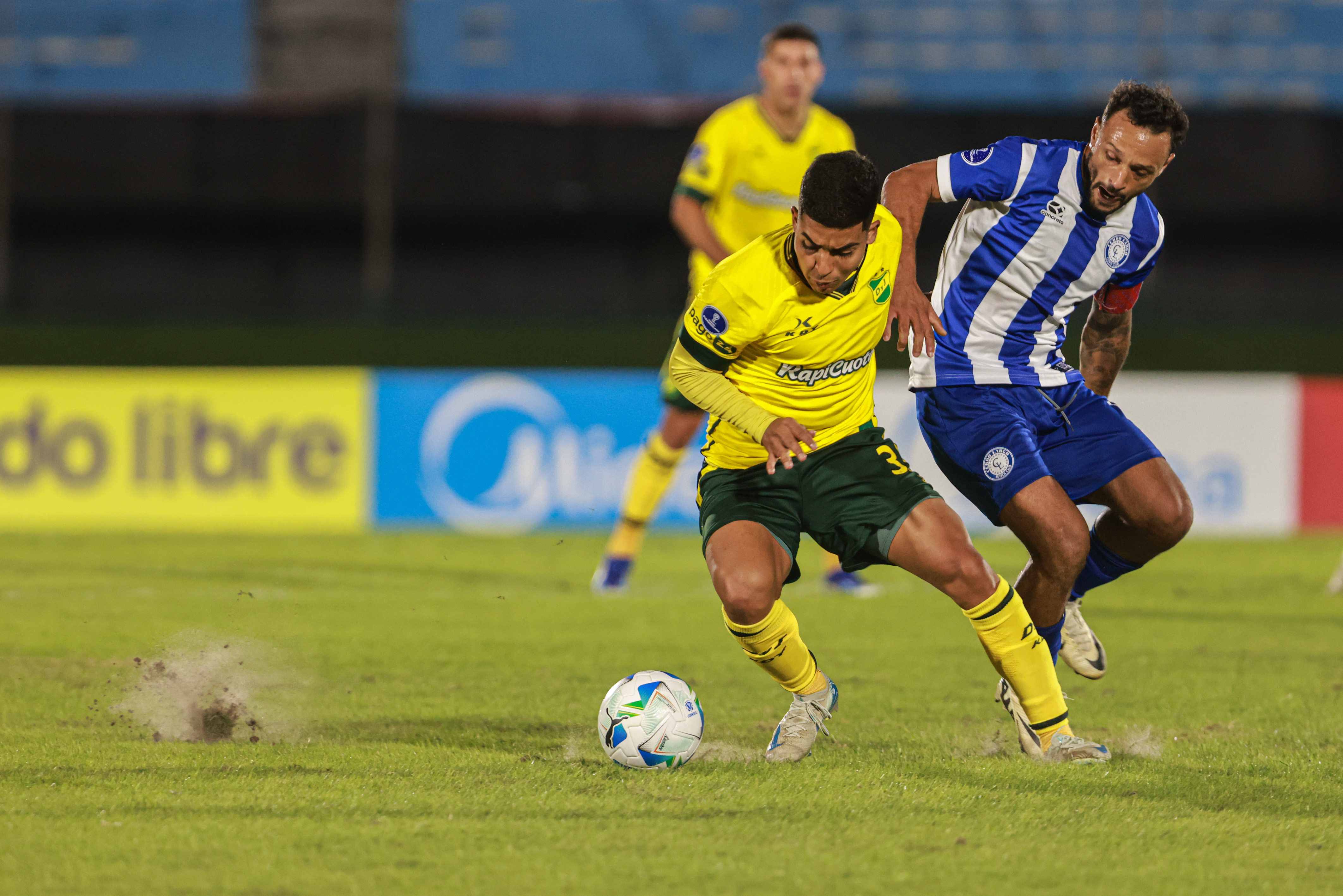 Cerro Largo Hosts Defensa y Justicia at Estadio Centenario for Copa Sudamericana Clash Montevideo, Uruguay – April 3, 2025: Cerro Largo squares off against Defensa y Justicia in the ...