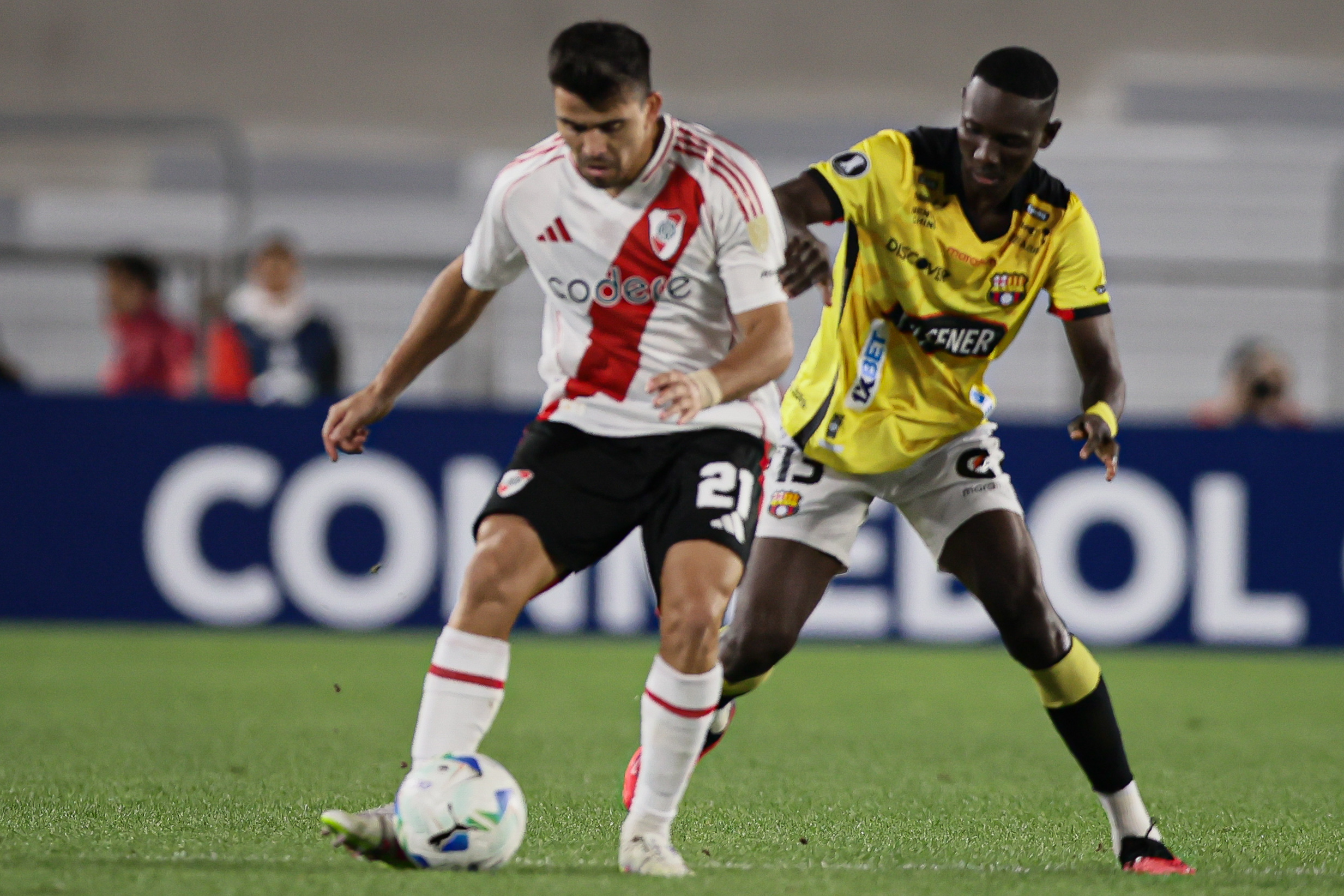 River Plate Plays Without Fans Due to Sanction from Previous Pyrotechnic Incident Buenos Aires, Argentina – April 8, 2025: River Plate faces Barcelona SC of Guayaquil at Estadio...