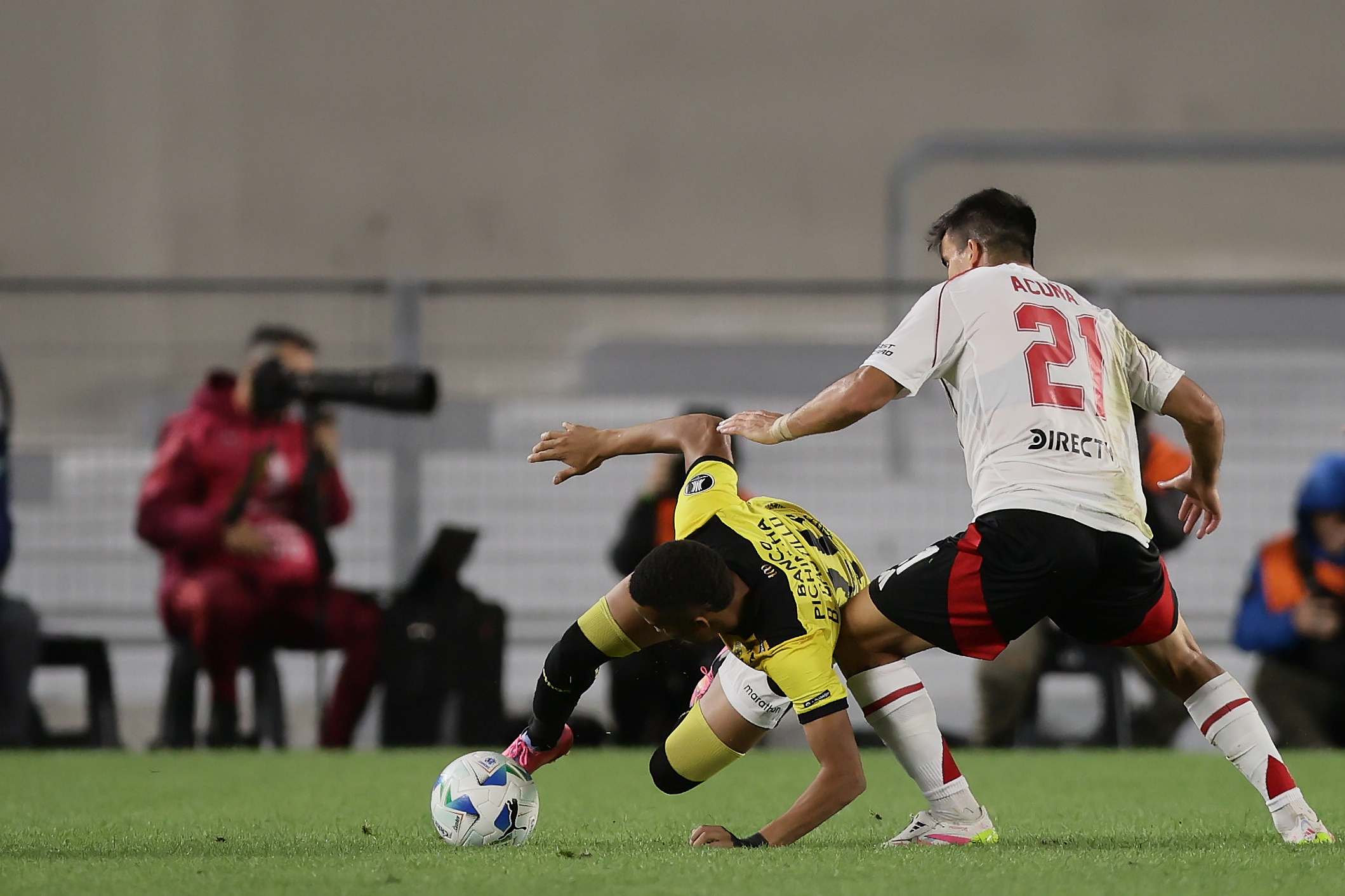 River Plate Plays Without Fans Due to Sanction from Previous Pyrotechnic Incident Buenos Aires, Argentina – April 8, 2025: River Plate faces Barcelona SC of Guayaquil at Estadio...