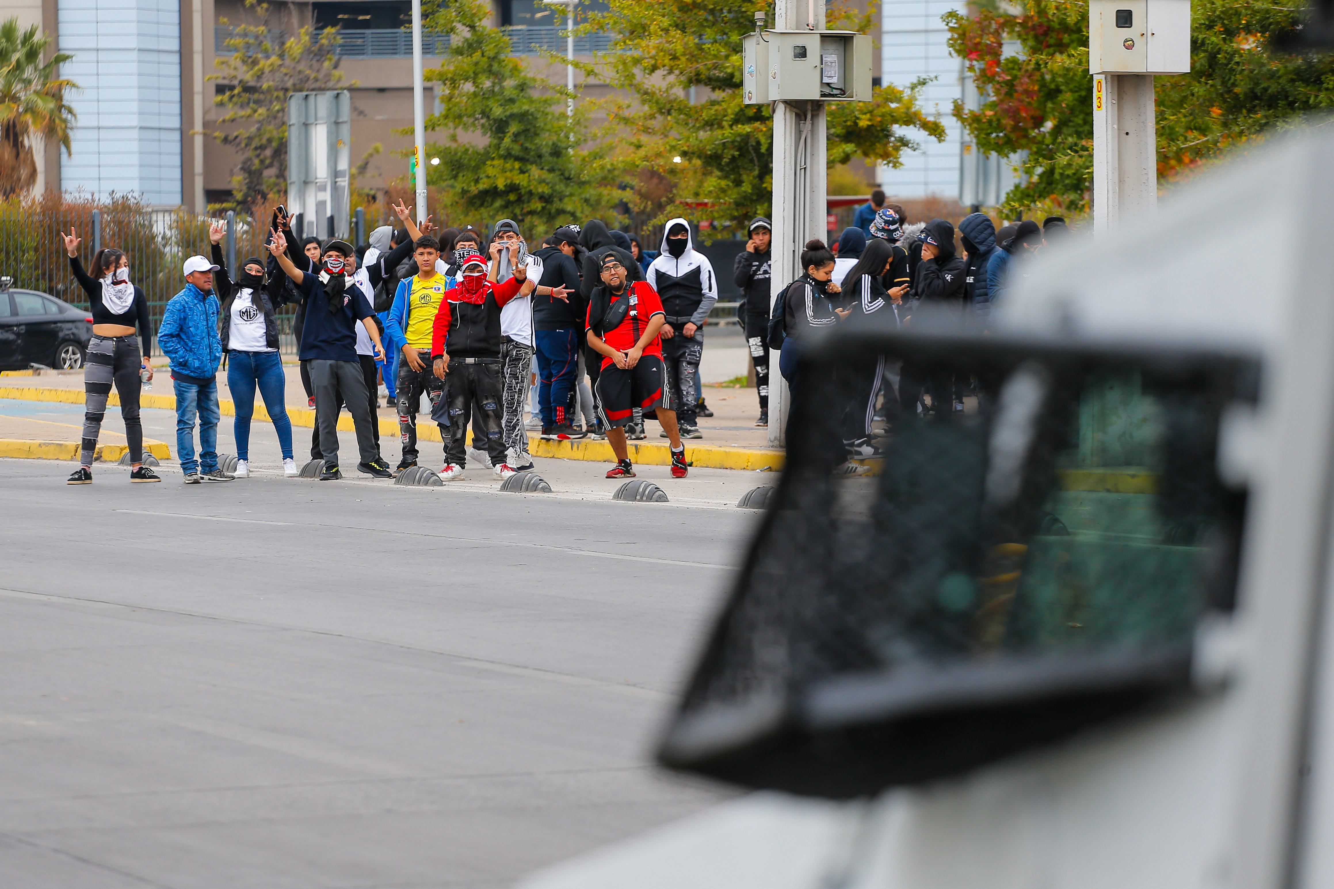 Disturbios en alrededores del Estadio Monumental Santiago, 11 de Abril de 2025.
Hinchas de Colo Colo se enfrentan con Carabineros, en las inmediac...