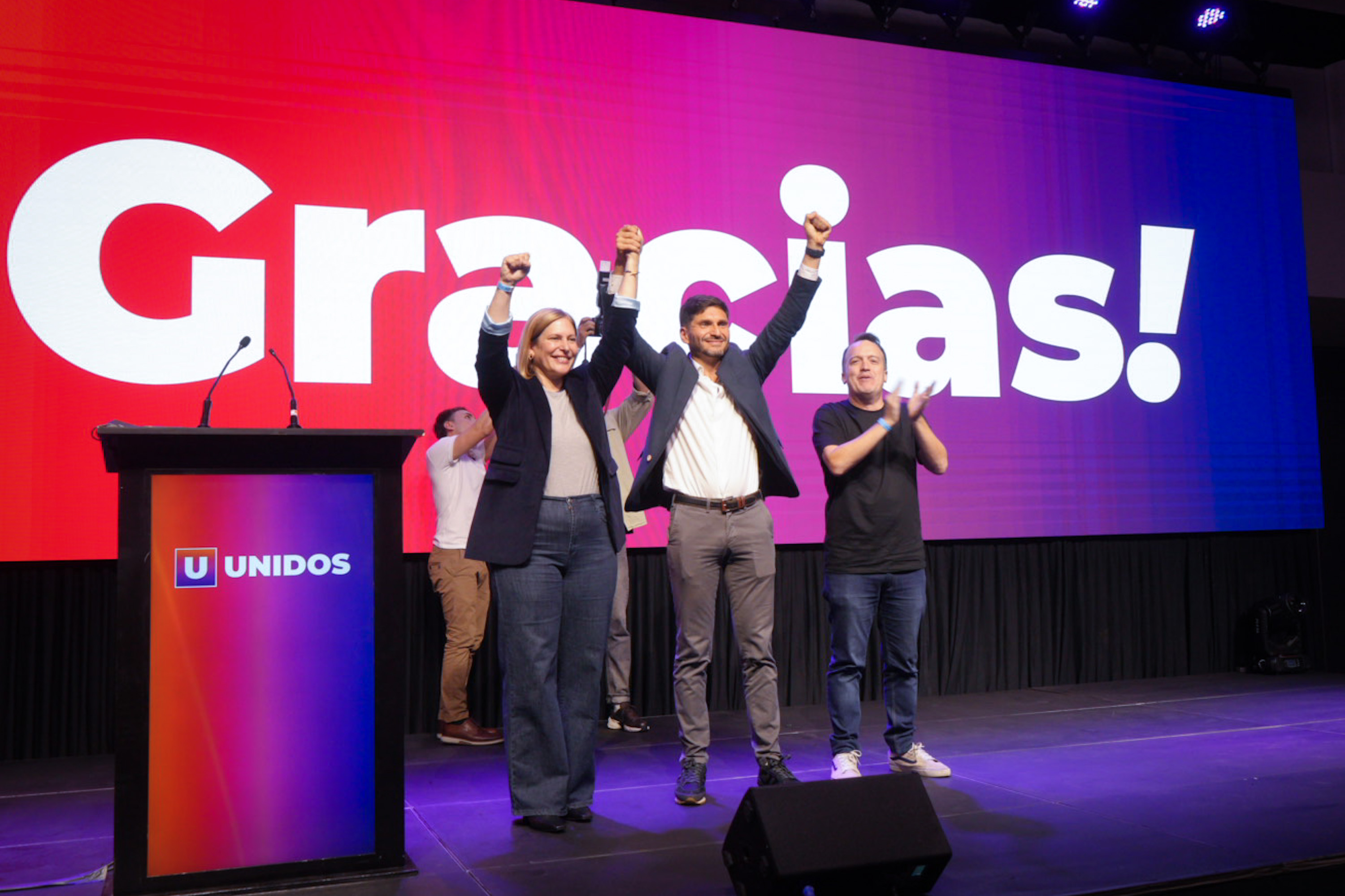 SANTA FE, ARGENTINA – 13 DE ABRIL DE 2025: El gobernador Maximiliano Pullaro festeja el triunfo...