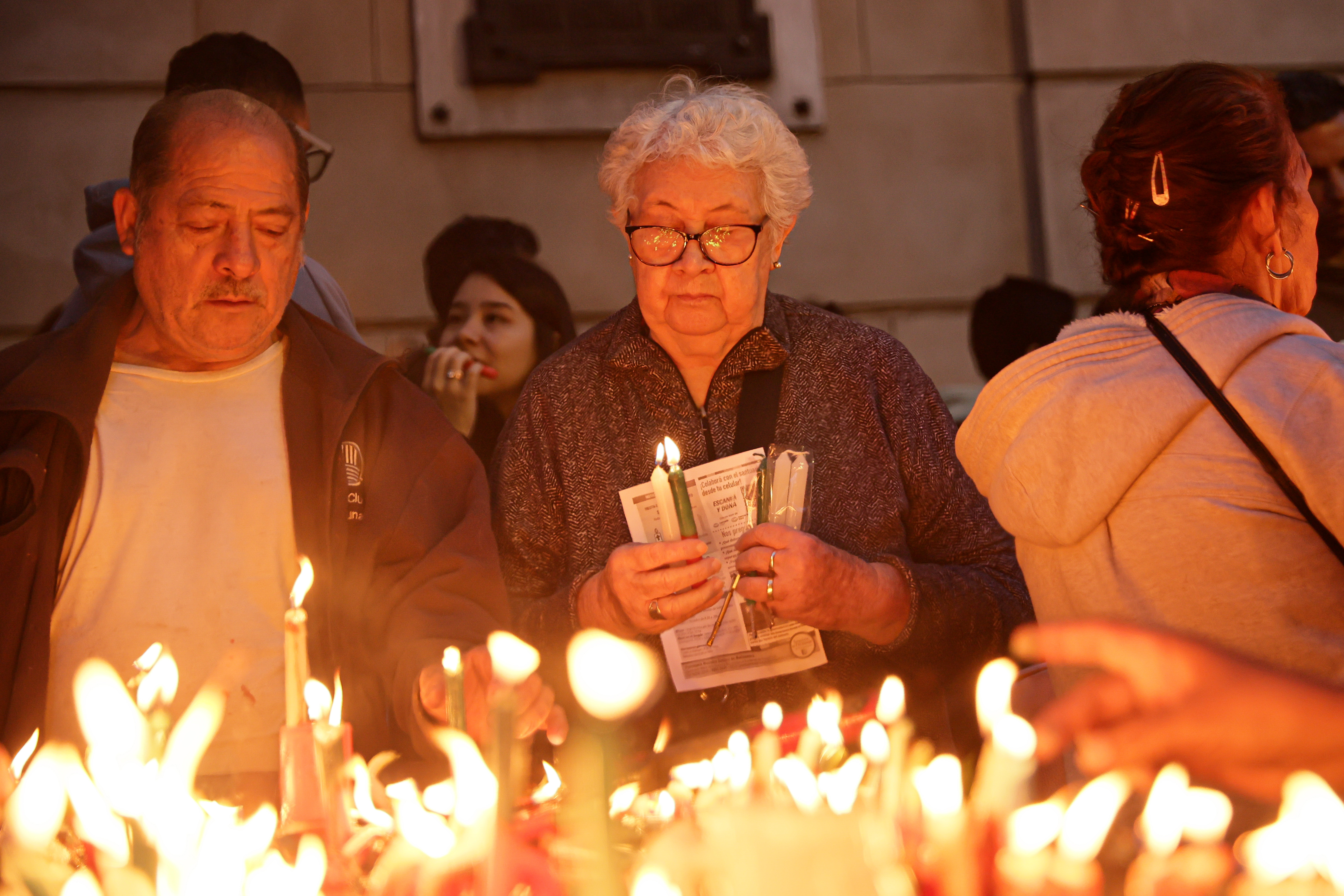 Miles de fieles honran al santo de las causas urgentes en el santuario de Balvanera Buenos Aires, Argentina - 19 abril, 2025: Miles de fieles se congregan en el Santuario de San Exp...