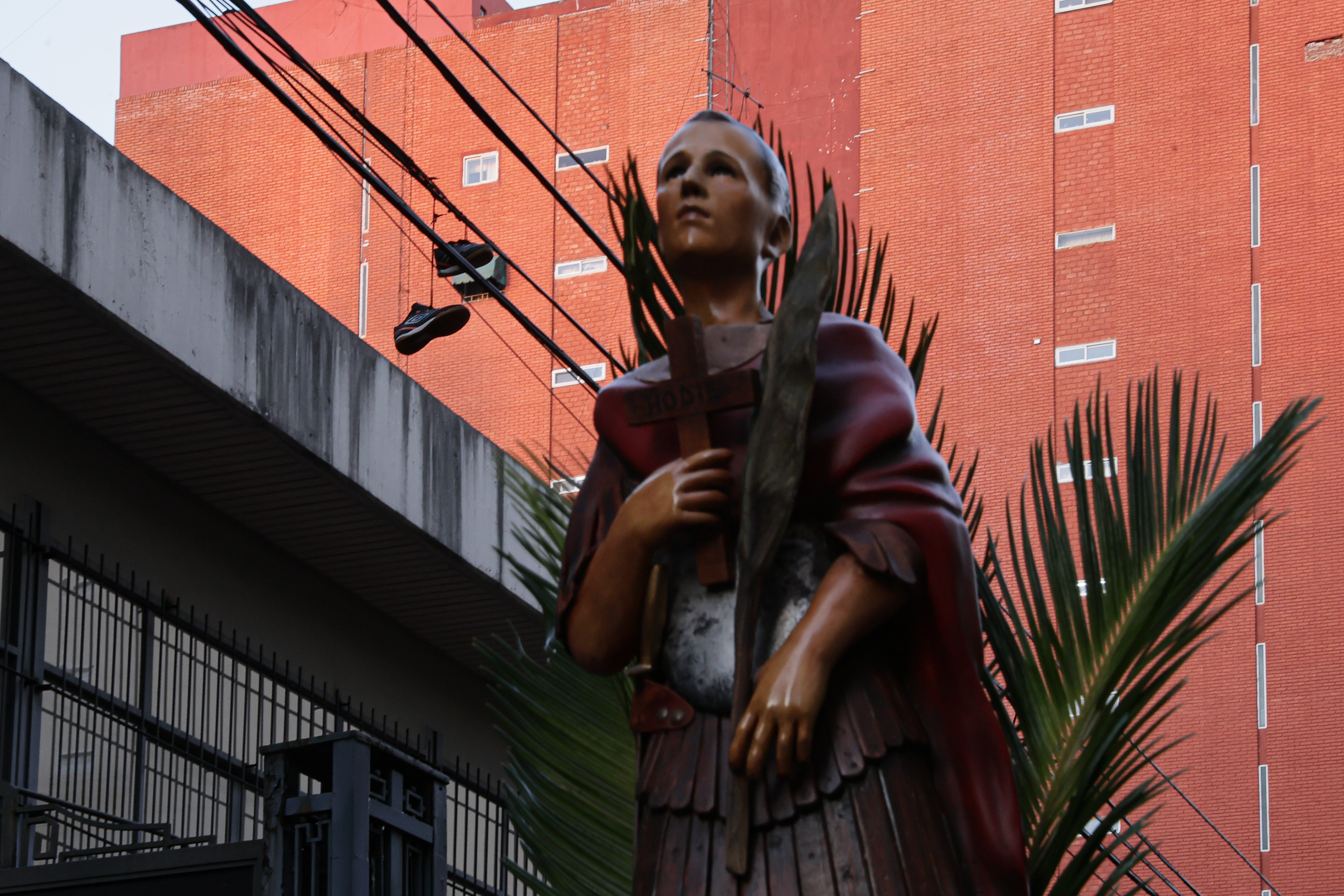 Buenos Aires, Argentina - 19 abril, 2025: Miles de fieles se congregan en el Santuario de San Exp...