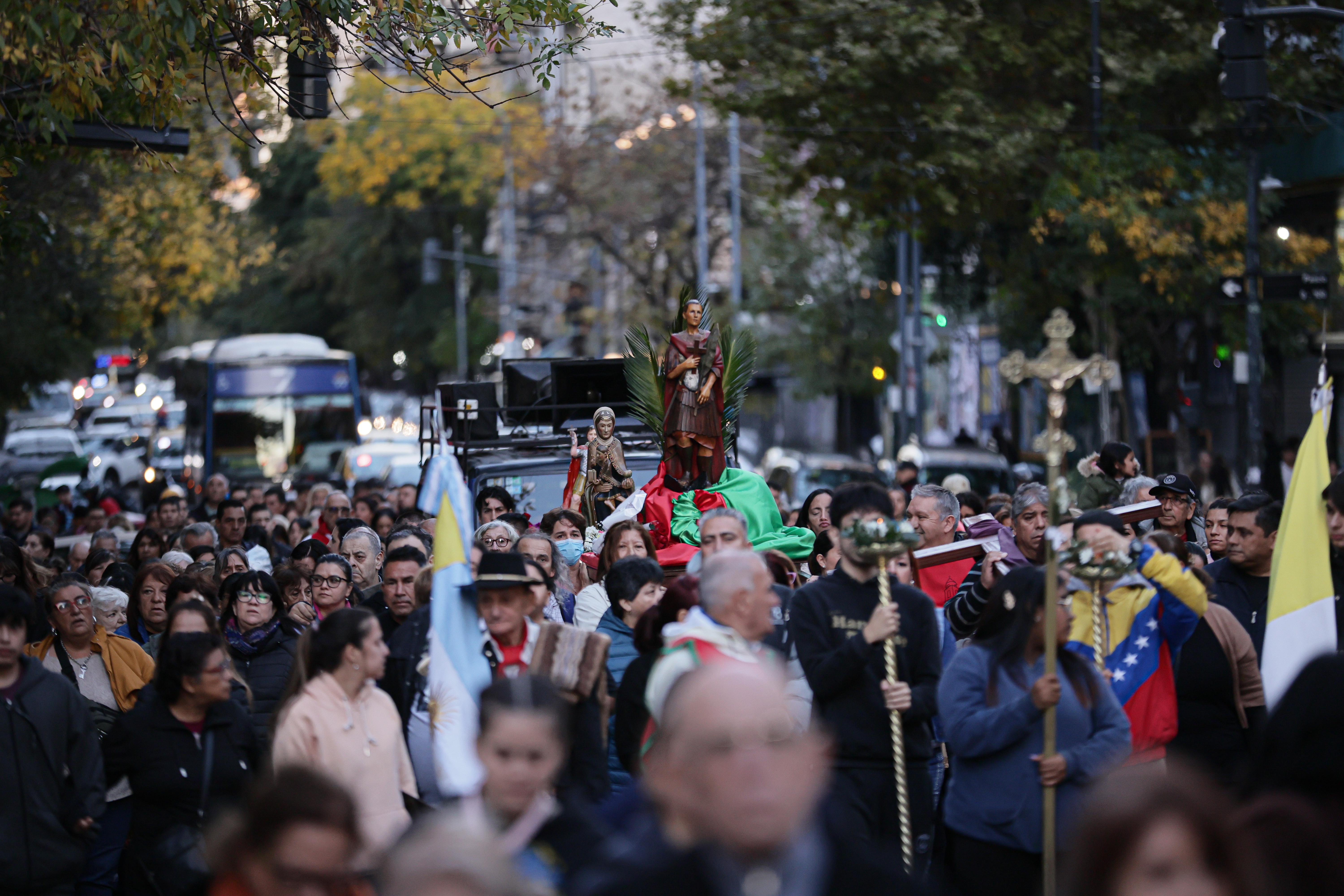 Buenos Aires, Argentina - 19 abril, 2025: Miles de fieles se congregan en el Santuario de San Exp...