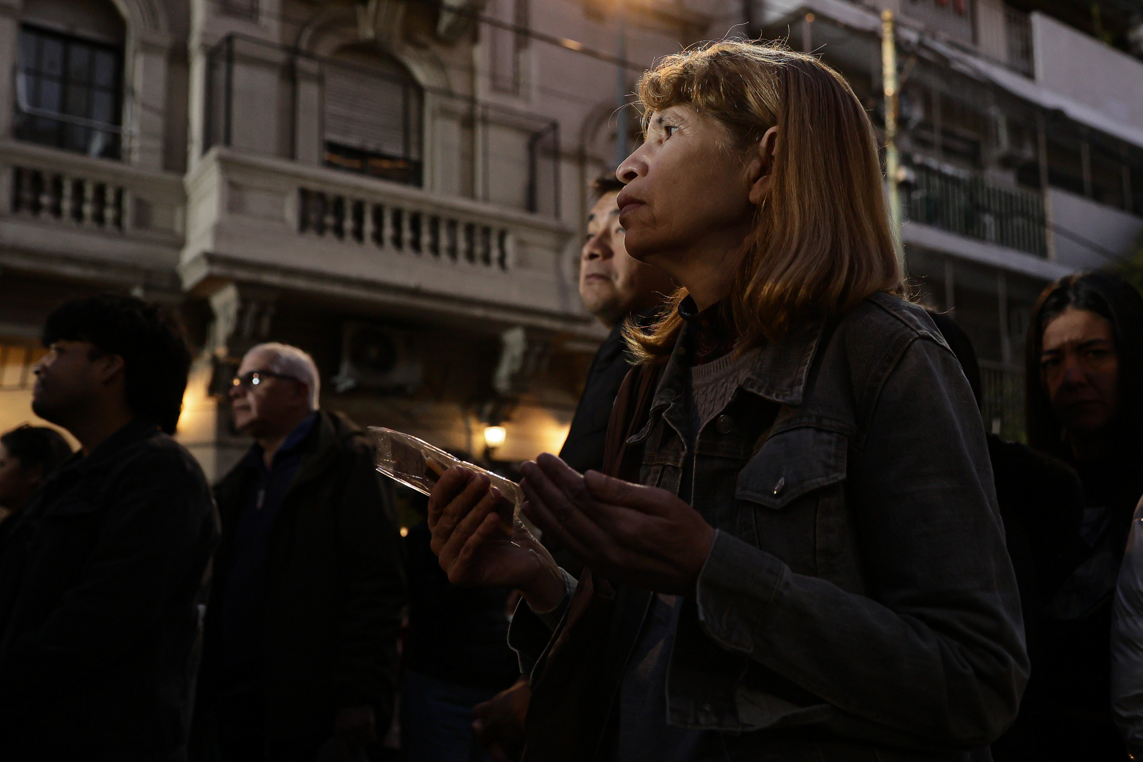Buenos Aires, Argentina - 19 abril, 2025: Miles de fieles se congregan en el Santuario de San Exp...
