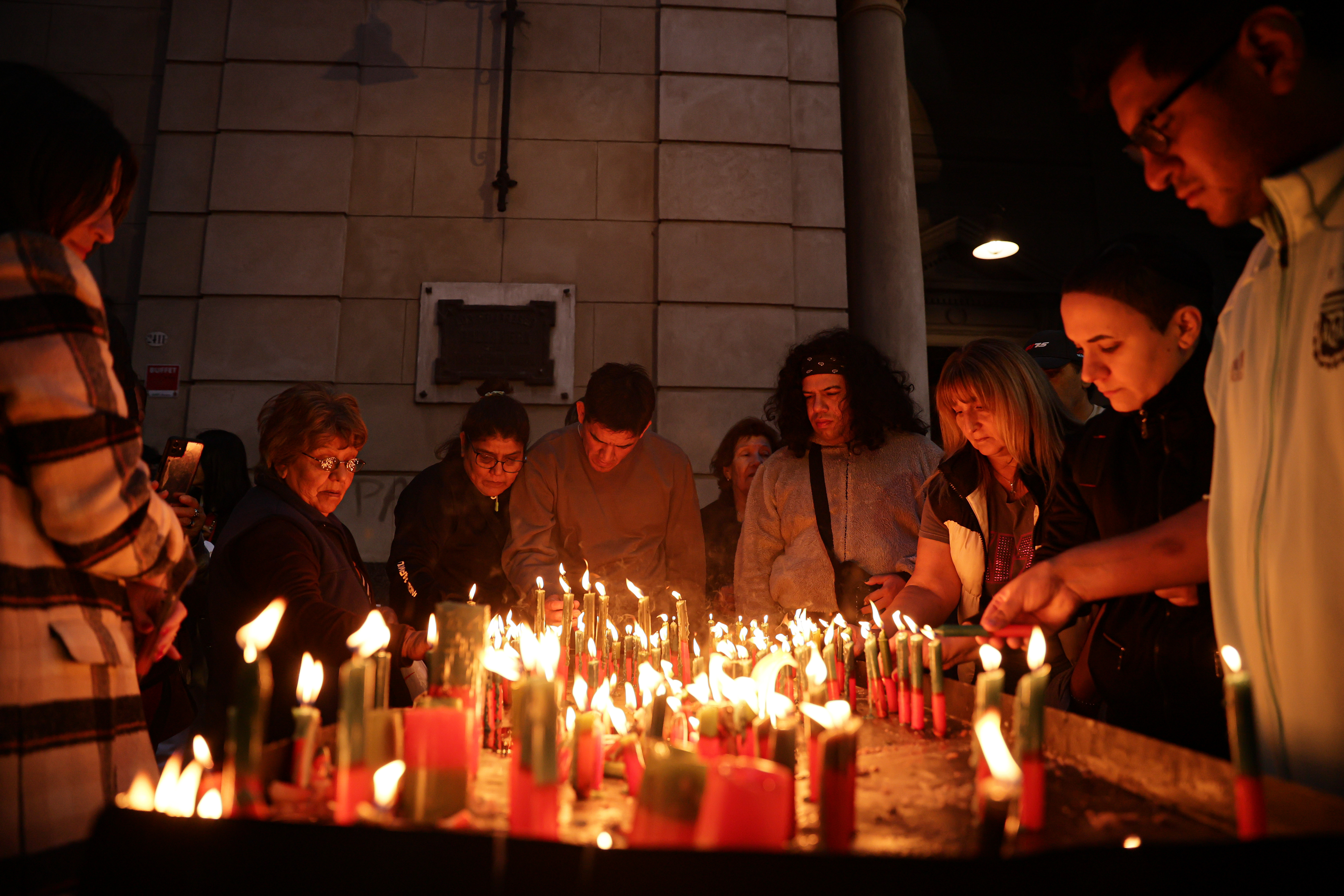 Buenos Aires, Argentina - 19 abril, 2025: Miles de fieles se congregan en el Santuario de San Exp...