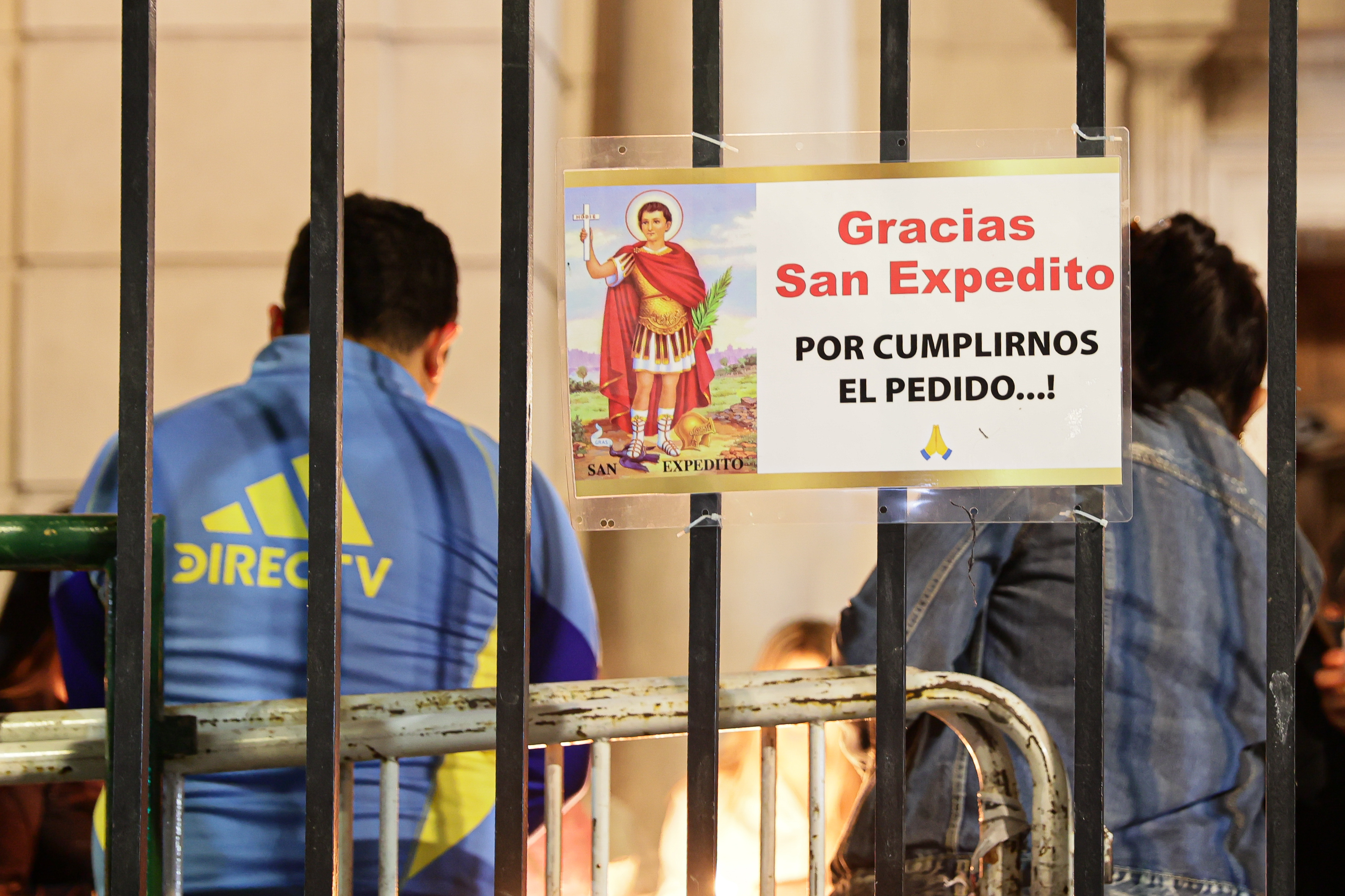 Miles de fieles honran al santo de las causas urgentes en el santuario de Balvanera Buenos Aires, Argentina - 19 abril, 2025: Miles de fieles se congregan en el Santuario de San Exp...