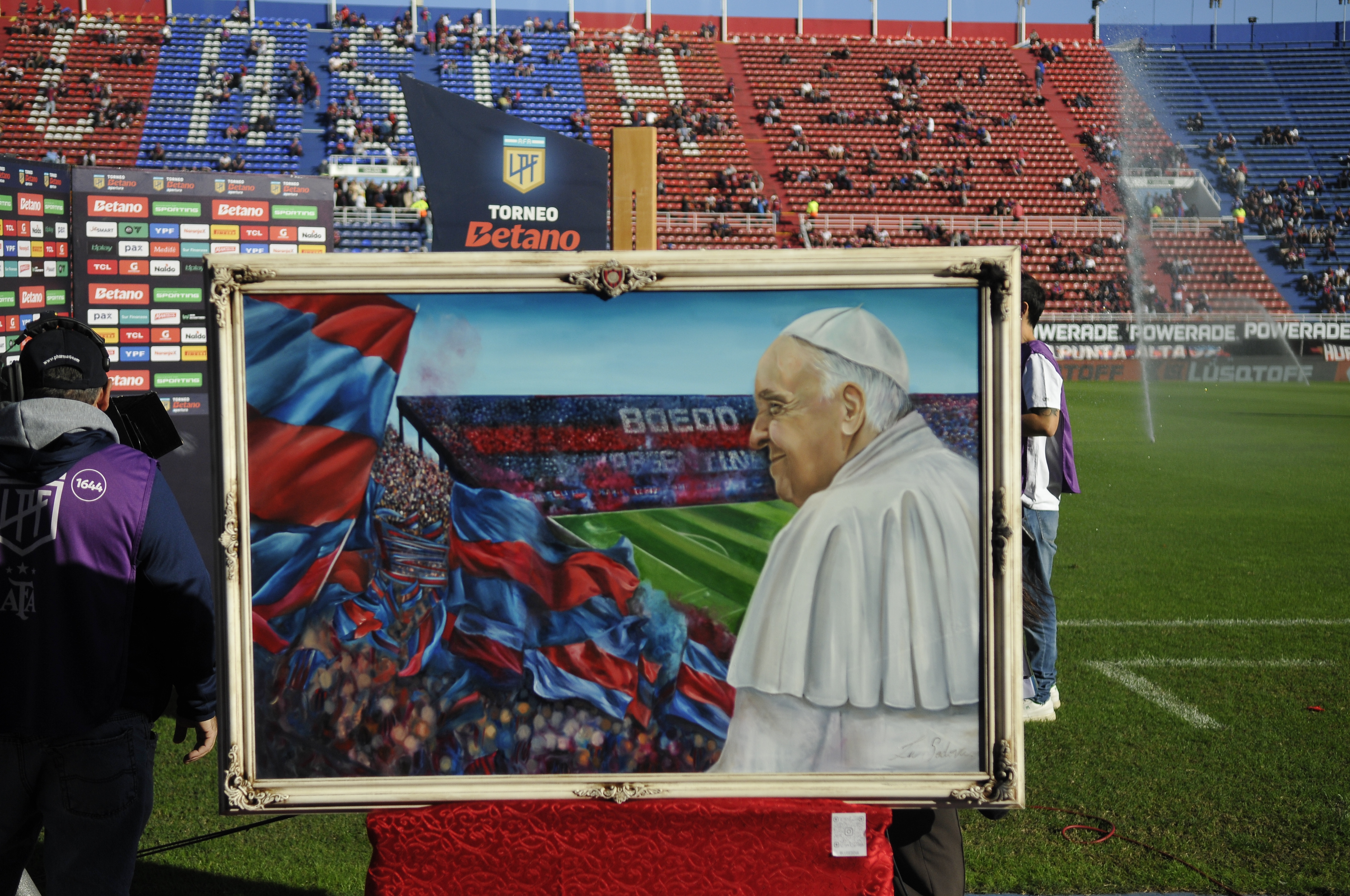 homenaje-papa_JMM9286 San Lorenzo homenajeó al papa Francisco.
IMPORTANTE: Esta galería no está a la venta, ha sido...