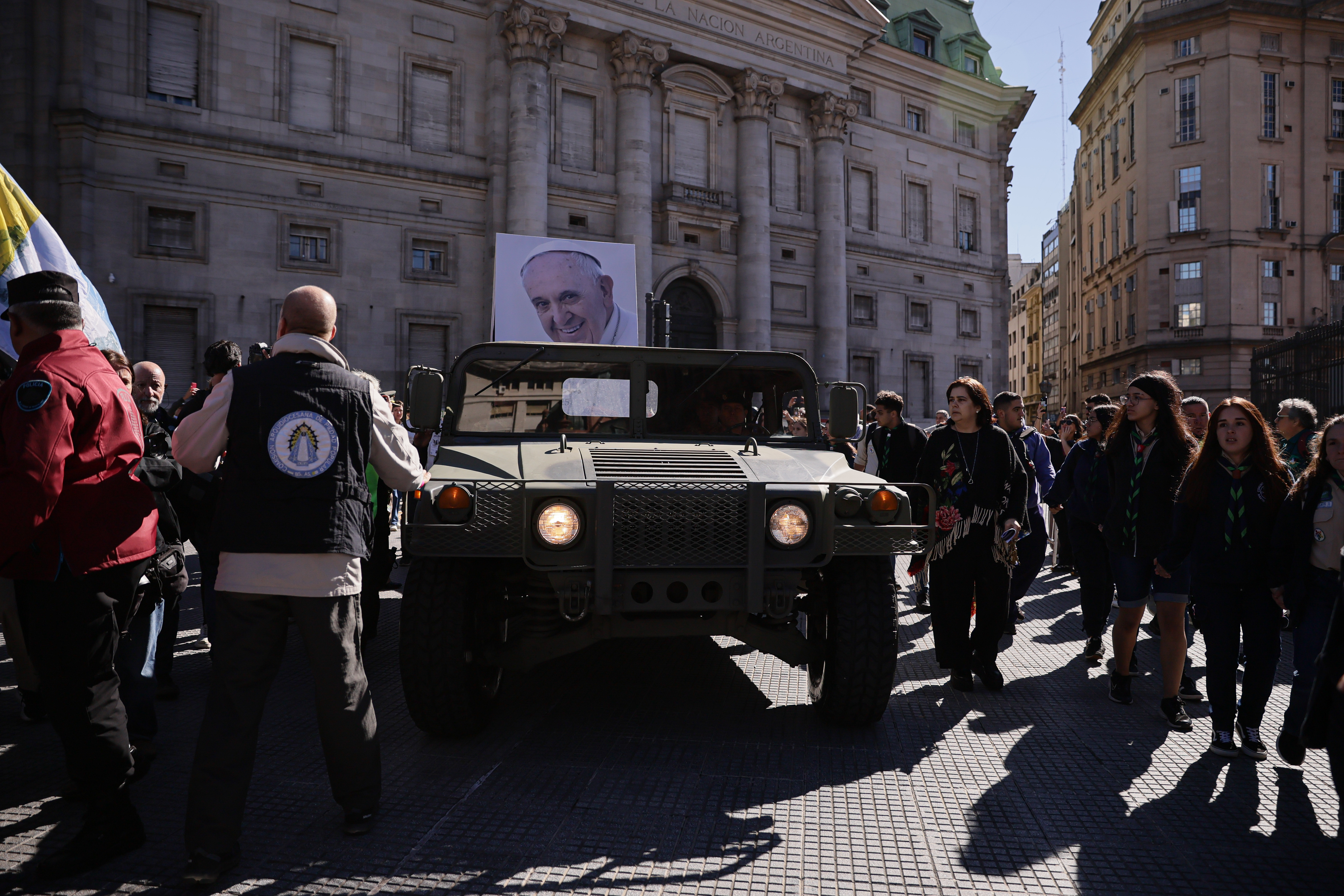 Emotivo homenaje al pontífice argentino oficiado por el arzobispo Jorge García Cuerva Buenos Aires, Argentina - 26 abril, 2025: El arzobispo de Buenos Aires, Jorge García Cuerva, ofi...