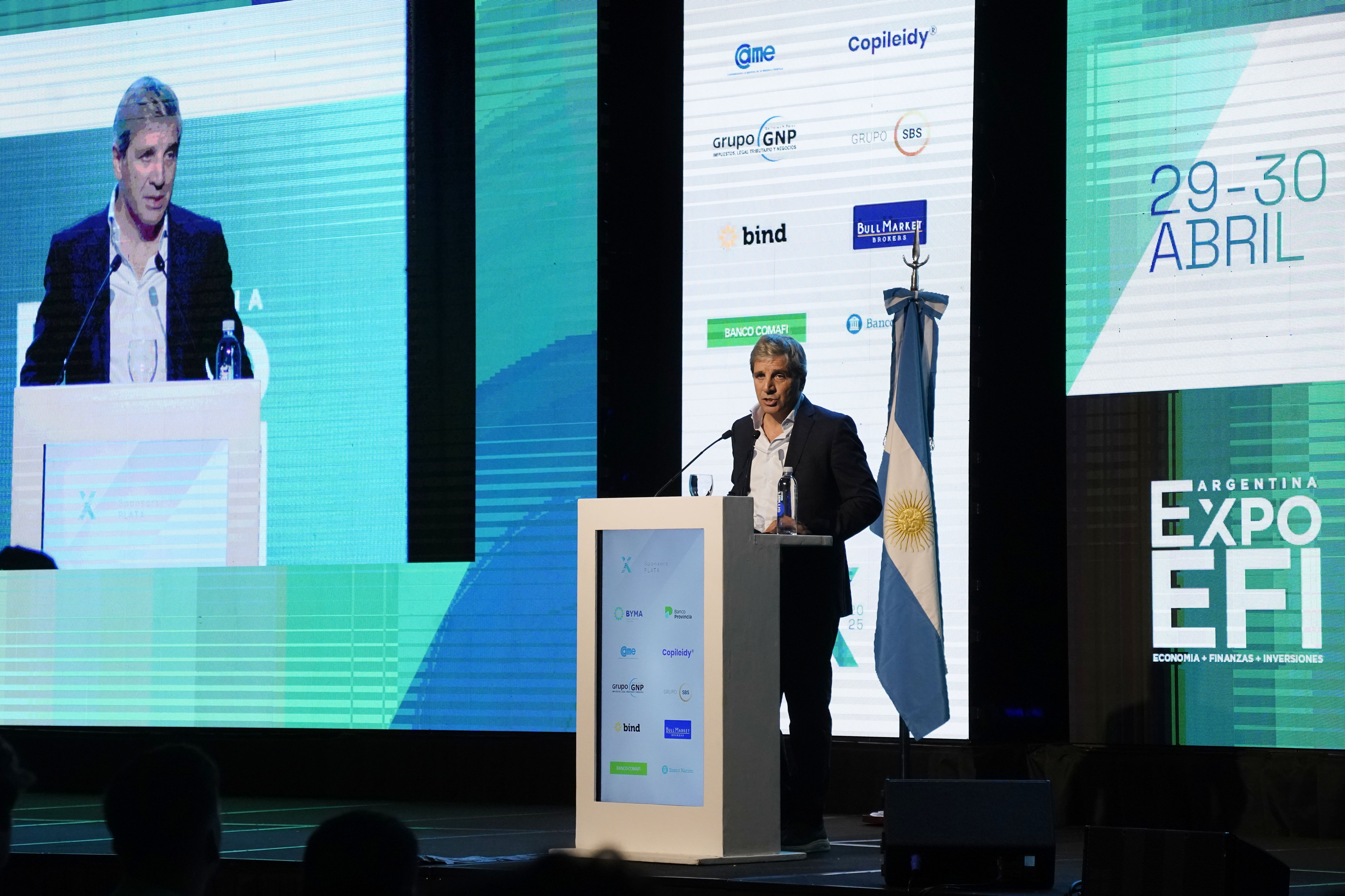 Buenos Aires, Argentina - 28 abril, 2025: El ministro de Economía de la Nación, Luis Caputo, pa...