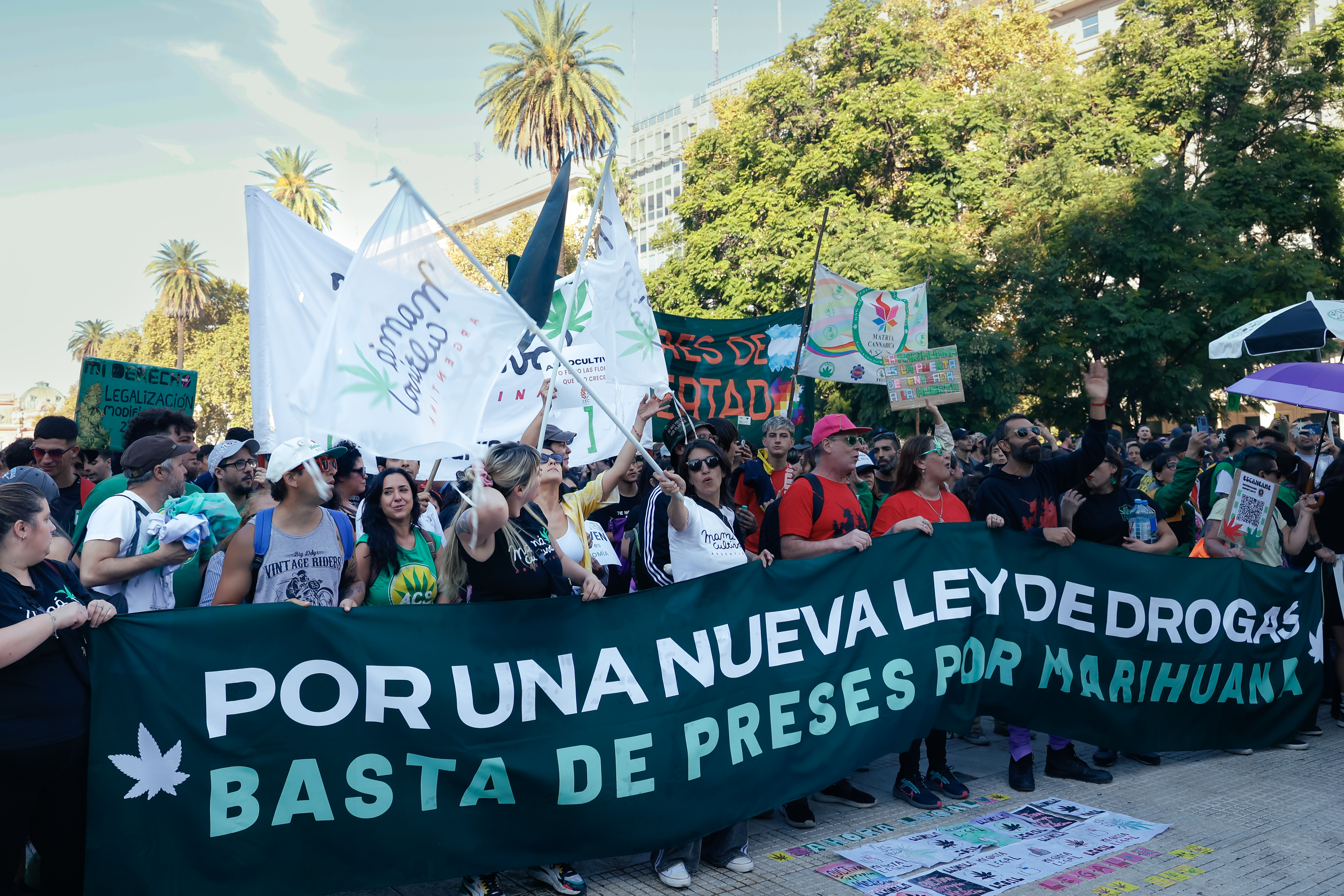 Buenos Aires, Argentina - 3 abril, 2025: Cientos de personas participaron de una nueva marcha por...