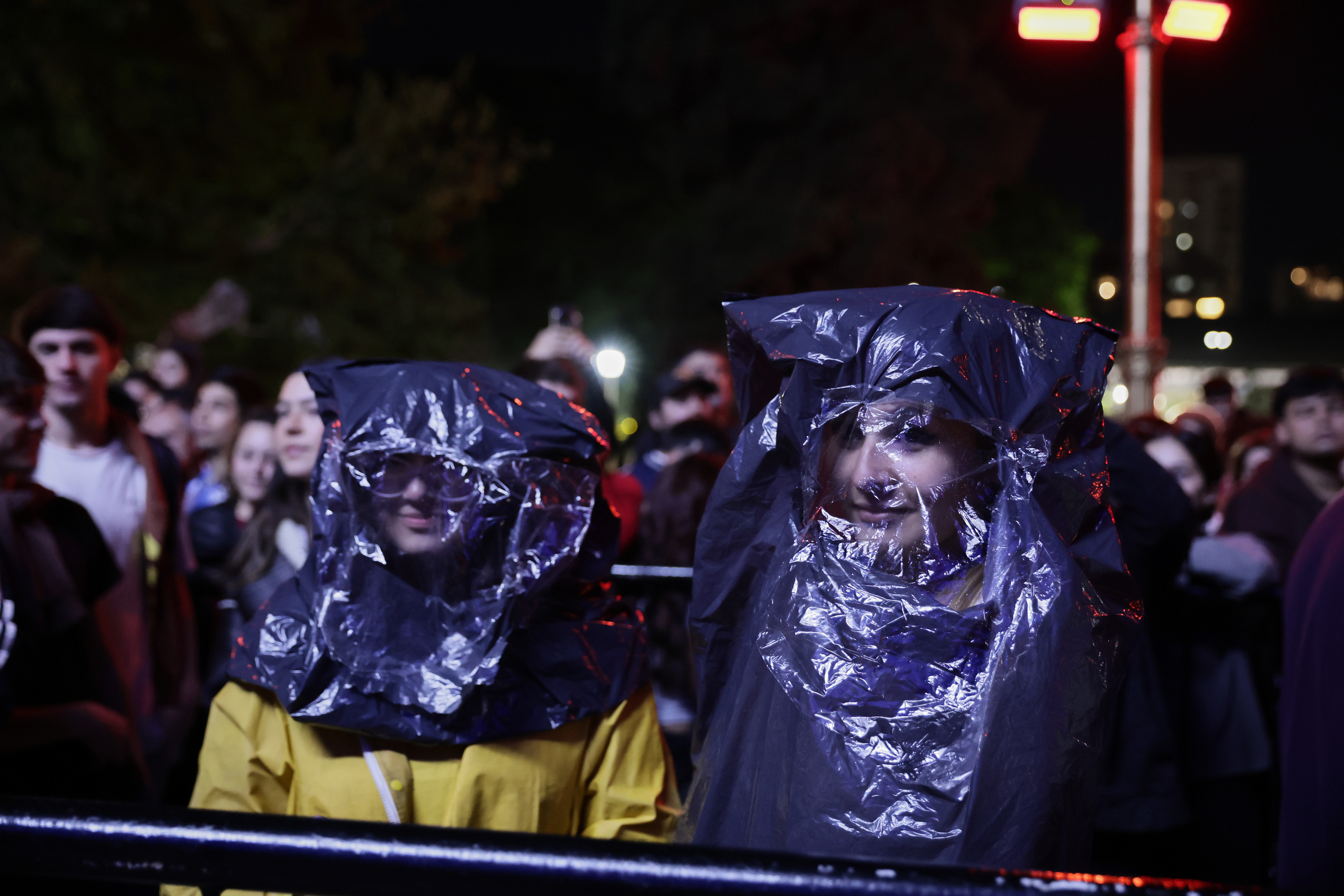 Fans colmaron la plaza para revivir el momento culminante de la serie éxito en la plataforma Buenos Aires, Argentina - 10 mayo, 2025: Cientos de fanáticos se congregaron en Barrancas de Bel...