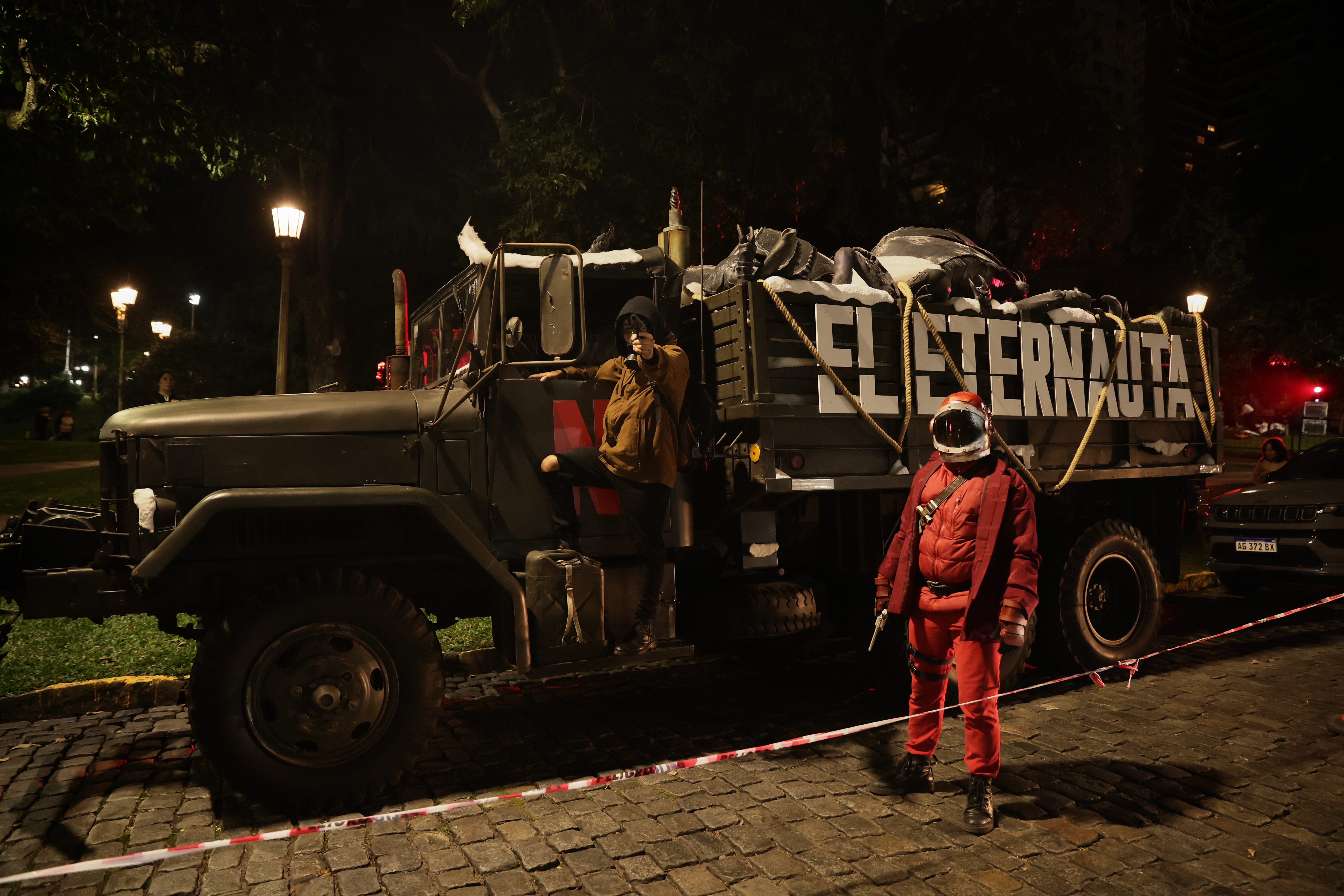 Buenos Aires, Argentina - 10 mayo, 2025: Cientos de fanáticos se congregaron en Barrancas de Bel...