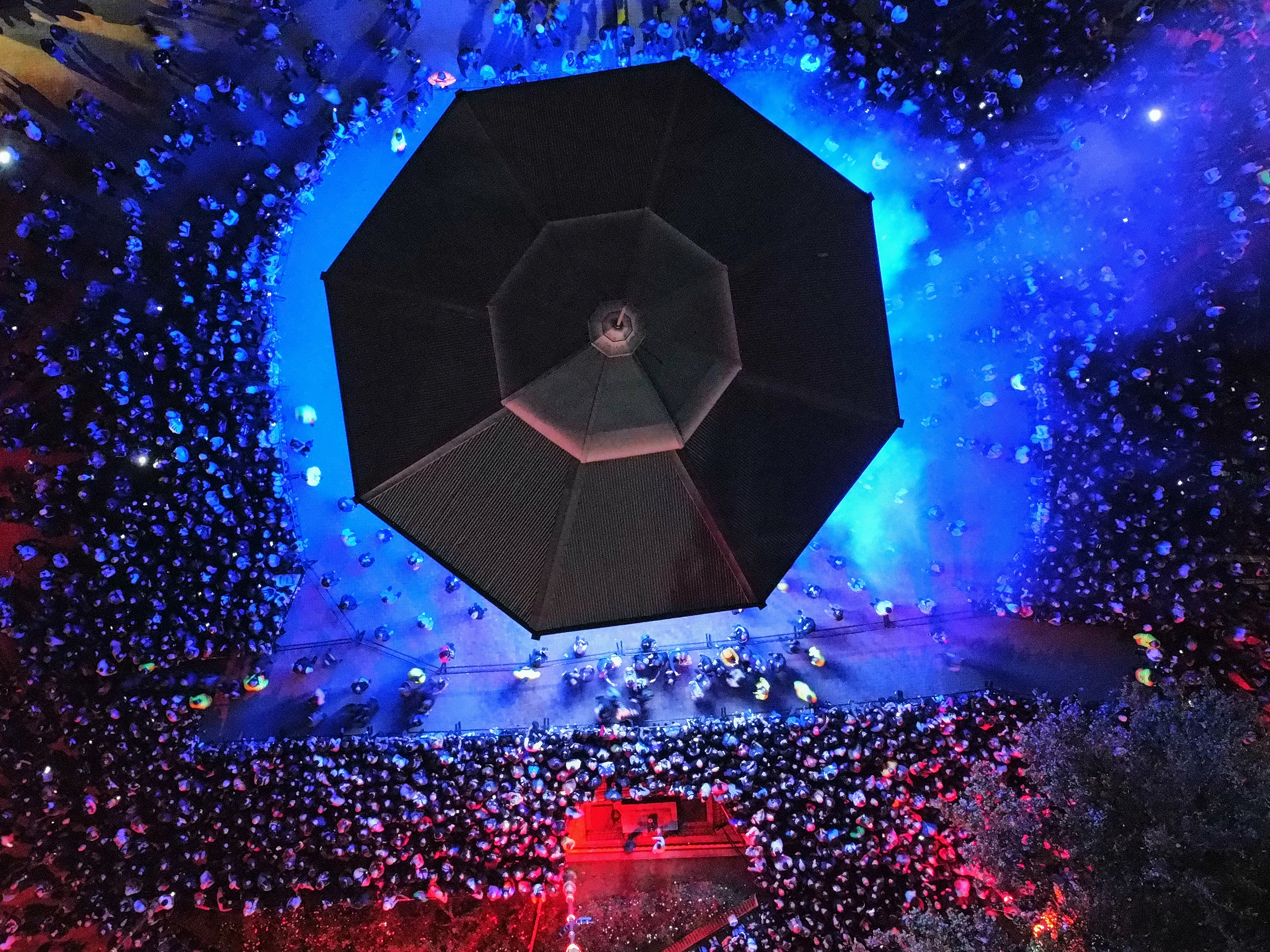 Fans colmaron la plaza para revivir el momento culminante de la serie éxito en la plataforma Buenos Aires, Argentina - 10 mayo, 2025: Cientos de fanáticos se congregaron en Barrancas de Bel...