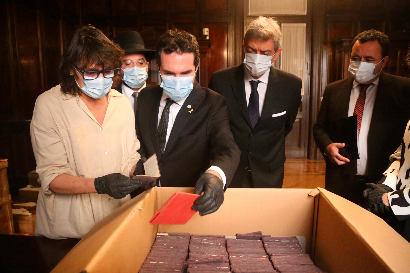 Buenos Aires, Argentina - 11 mayo, 2025: Funcionarios de la Corte Suprema argentina descubrieron ...