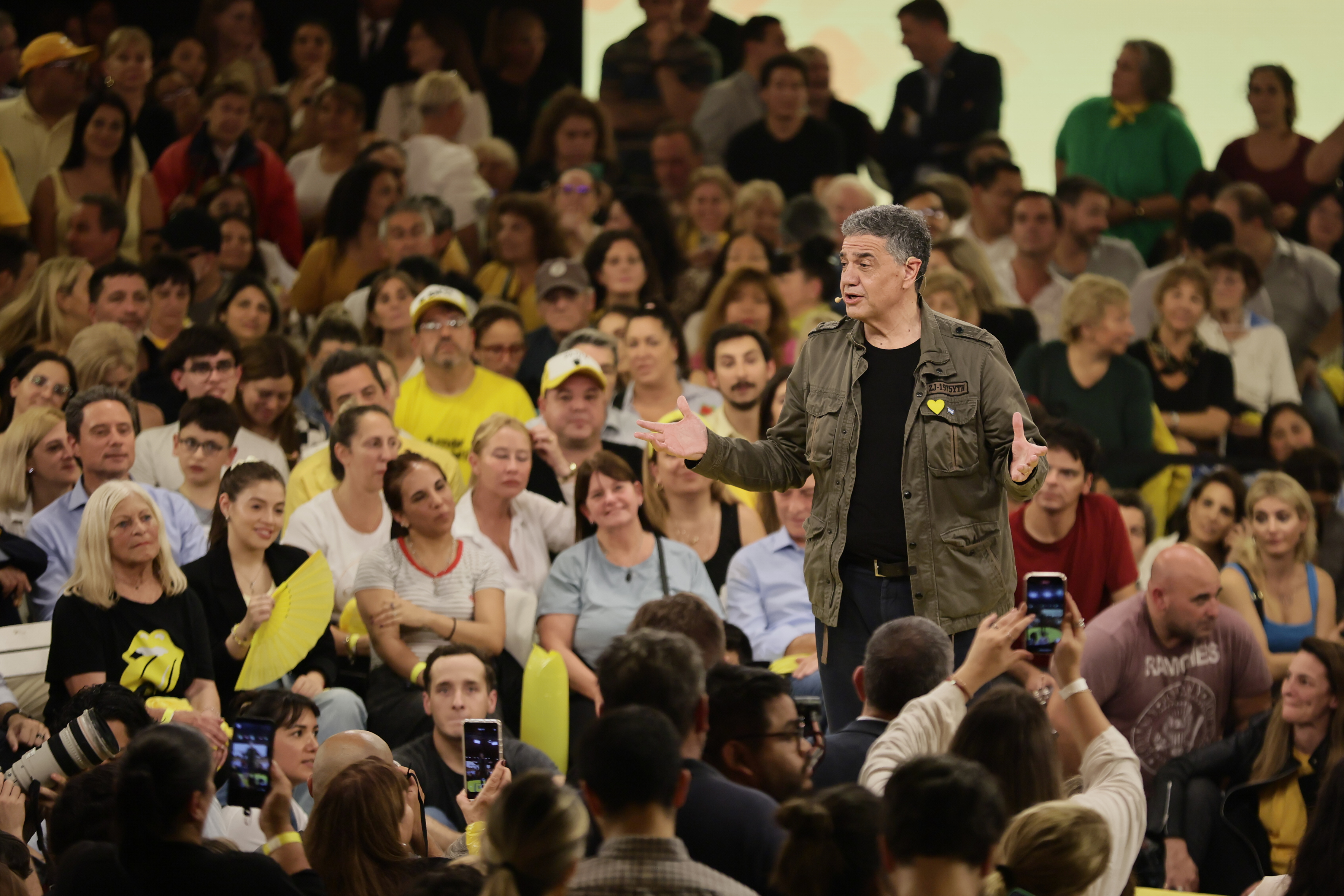 La candidata de Juntos por el Cambio encabezó su acto final rodeada de figuras clave del PRO Buenos Aires, Argentina – 15 mayo, 2025: Silvia Lospennato, candidata a legisladora por Juntos ...