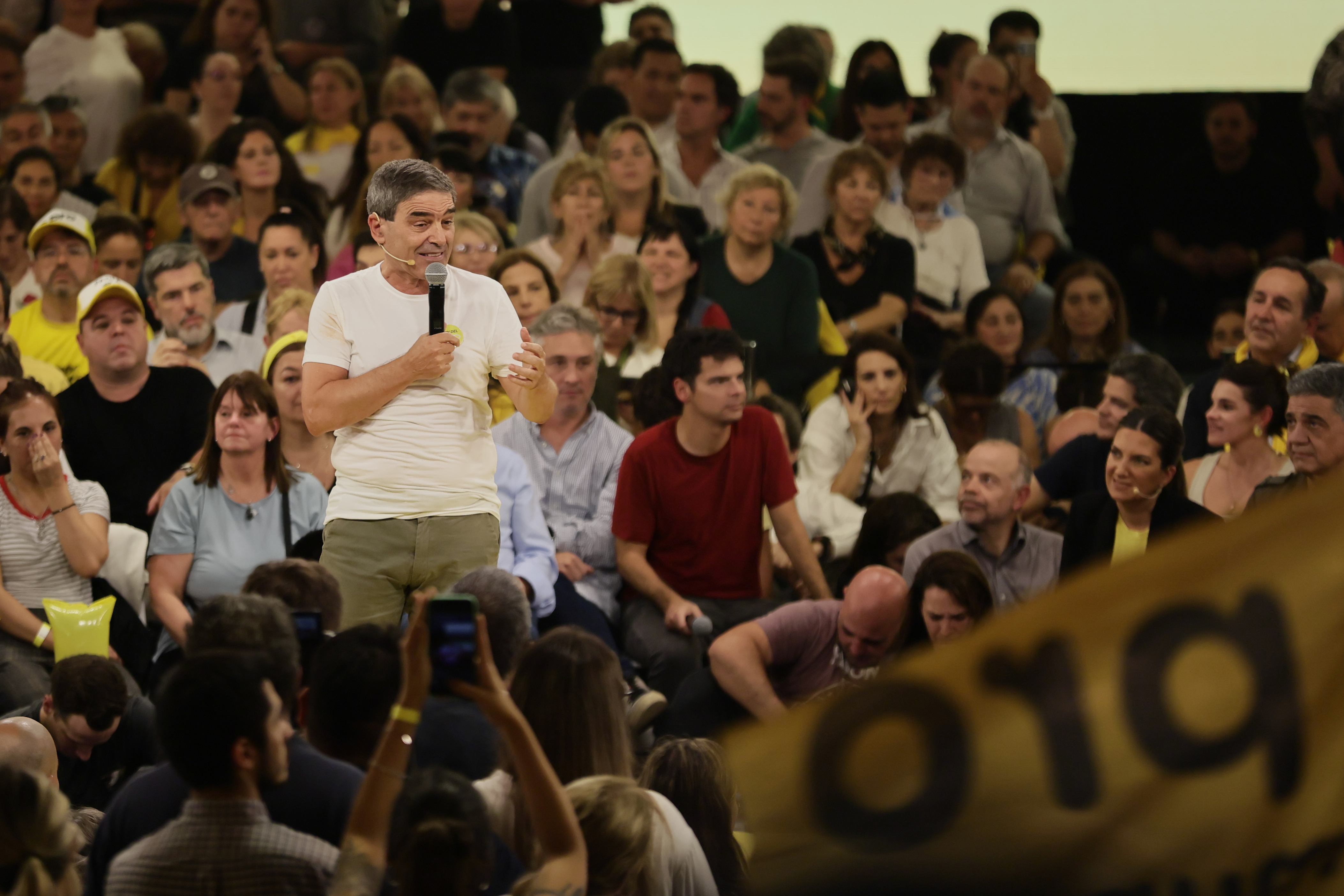 La candidata de Juntos por el Cambio encabezó su acto final rodeada de figuras clave del PRO Buenos Aires, Argentina – 15 mayo, 2025: Silvia Lospennato, candidata a legisladora por Juntos ...