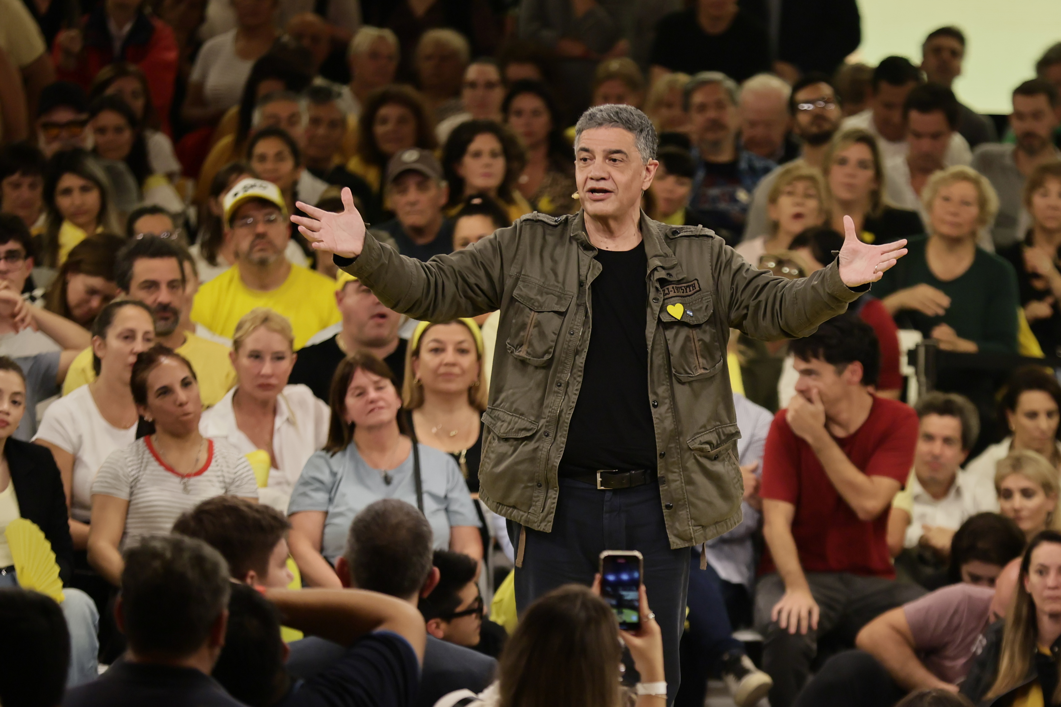 La candidata de Juntos por el Cambio encabezó su acto final rodeada de figuras clave del PRO Buenos Aires, Argentina – 15 mayo, 2025: Silvia Lospennato, candidata a legisladora por Juntos ...
