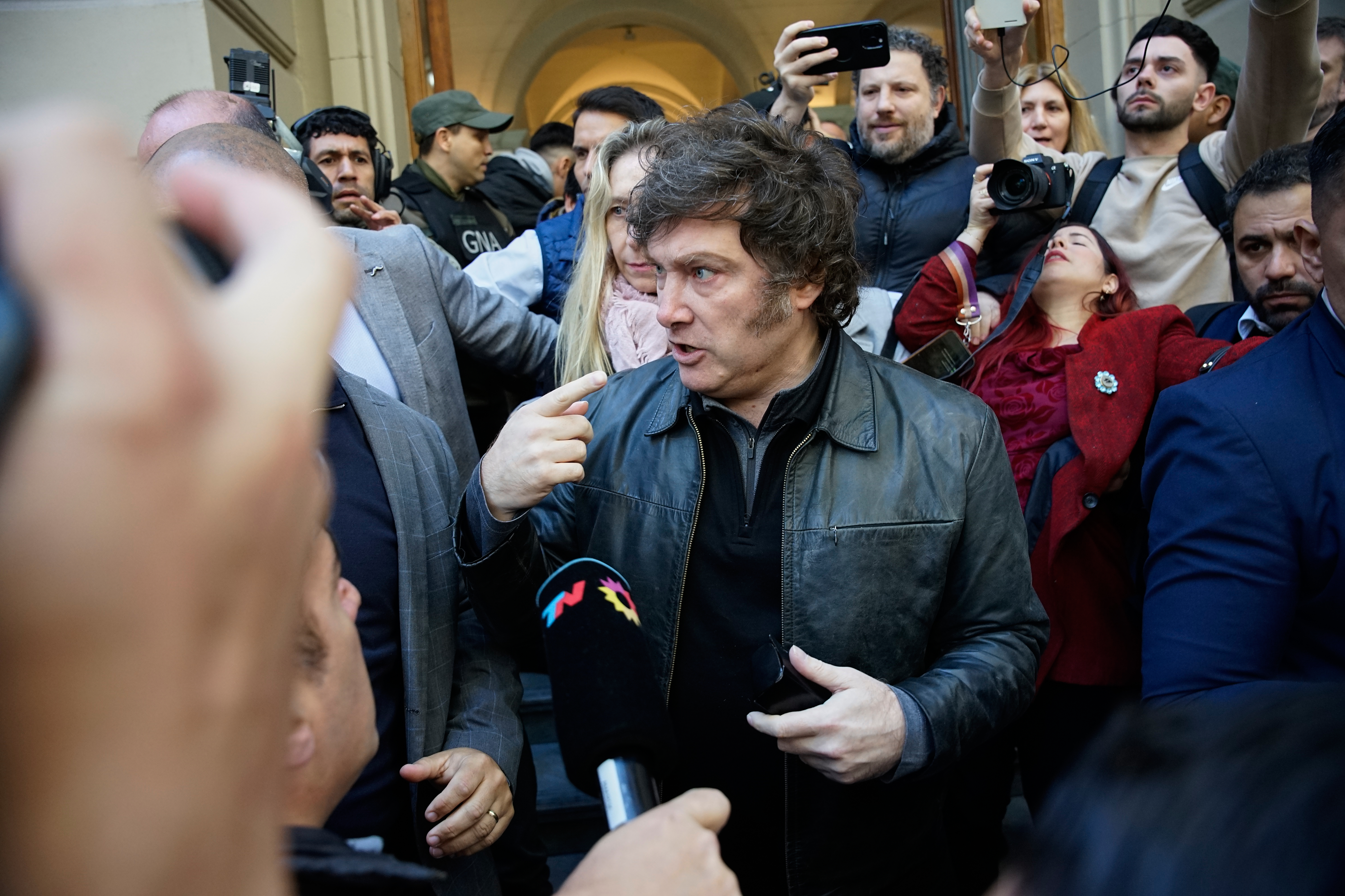 DSC3458 Buenos Aires Argentina, 18 mayo, 2025: EL Presidente Javier Milei increpa a un reportero a quien ...