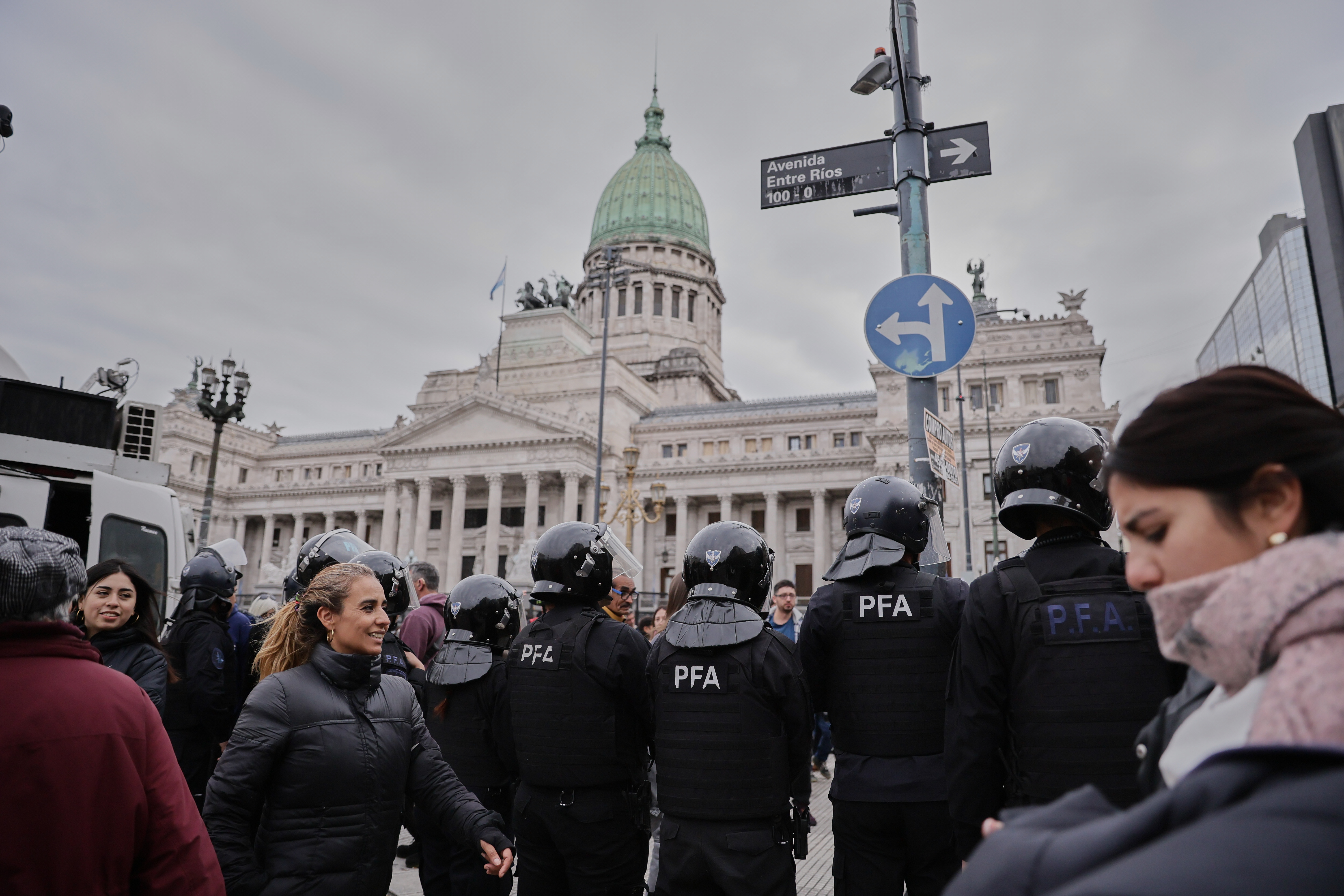 Buenos Aires, Argentina - 21 mayo 2025: Incidentes entre la policia y jubilados termina en repres...