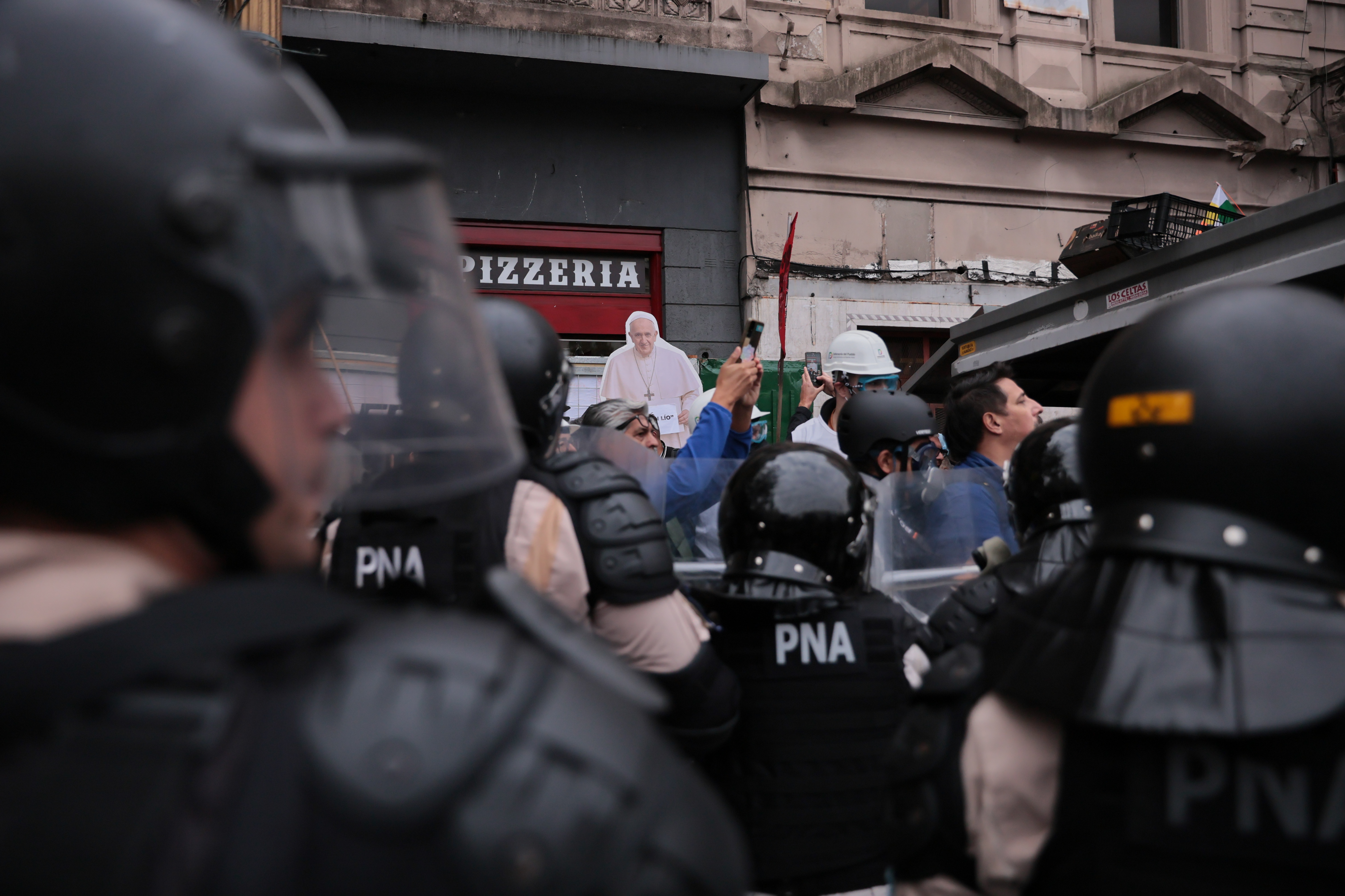 Buenos Aires, Argentina - 21 mayo 2025: Incidentes entre la policia y jubilados termina en repres...