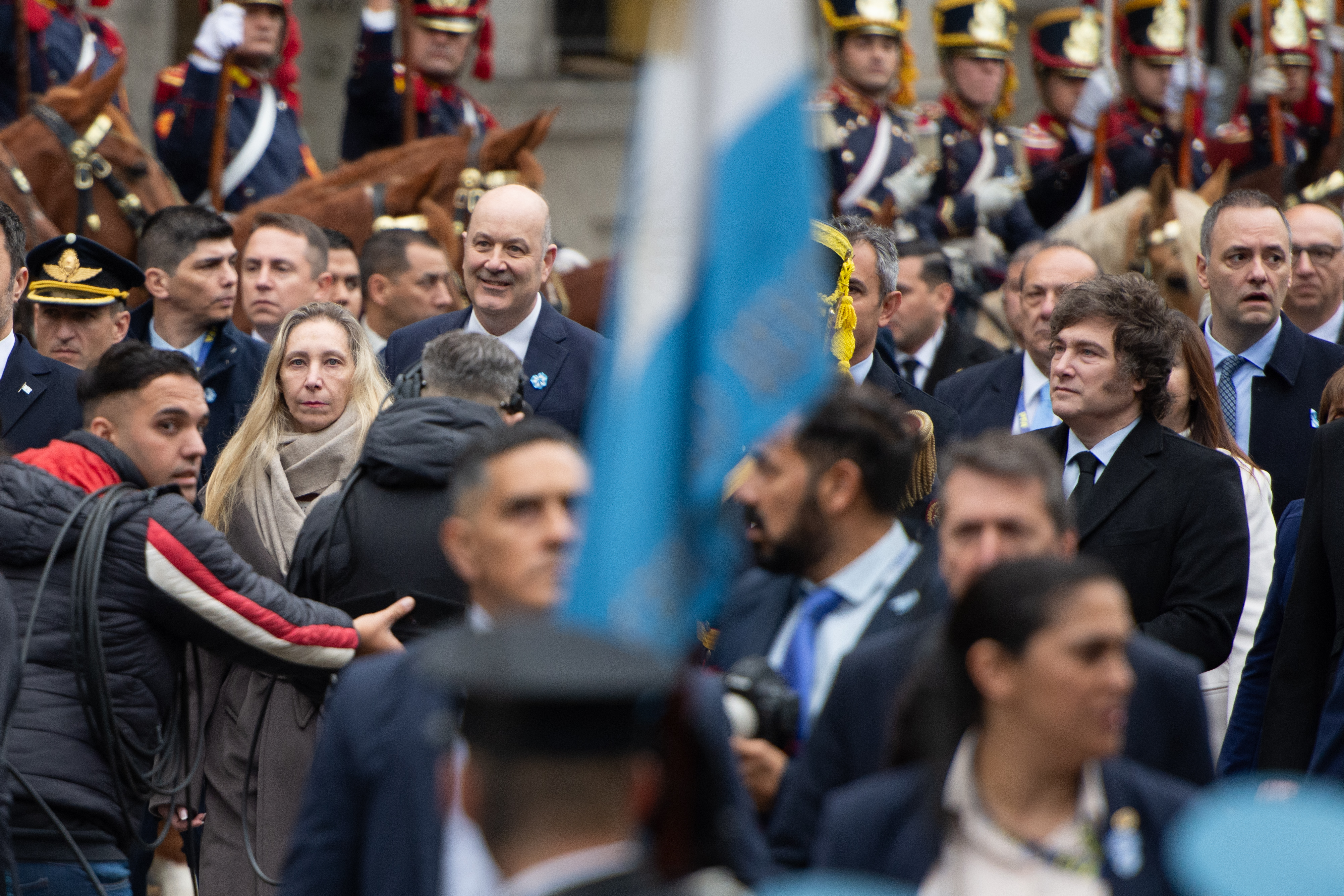 El presidente participó del acto patrio acompañado por su gabinete, pero evitó saludar a la vicepresidenta Buenos Aires, Argentina – 25 mayo, 2025: En un contexto de tensiones internas y creciente males...