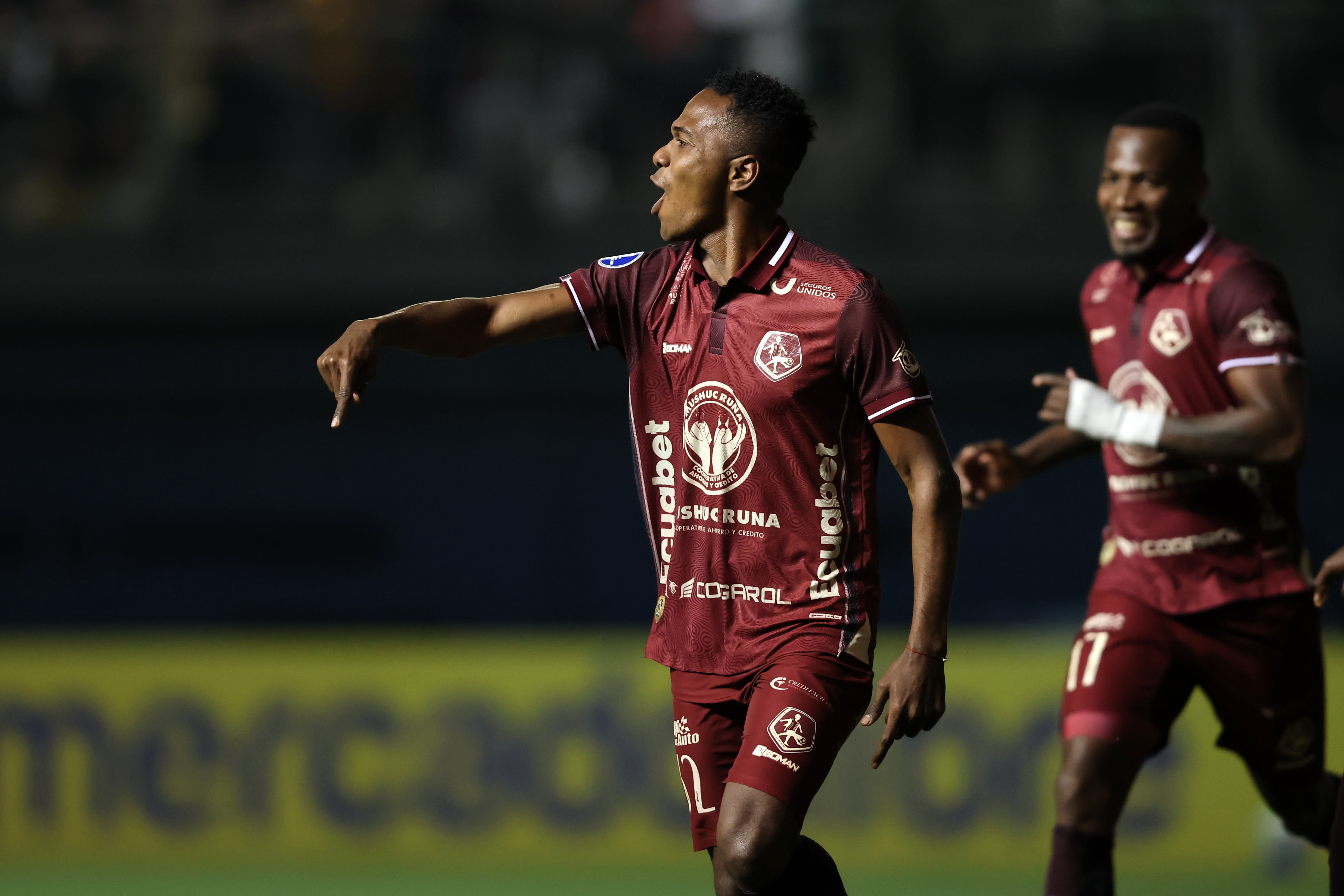 Palestino se despide de la fase grupal de la Sudamericana con una derrota como local ante Mushuc Runa
Pese a que estaba todo decidido en la zona E, ambos animaron un entretenido partido en La Florida. El mismo que se decidió 2-0 para los ecuatorianos, que avanzan a cuartos para que los de La Cisterna jueguen una eliminación ante a un tercero de Libertadores. Santiago, Chile - 28 mayo, 2025: Jugadores del club Palestino reaccionan tras la derrota 2-0 fren...