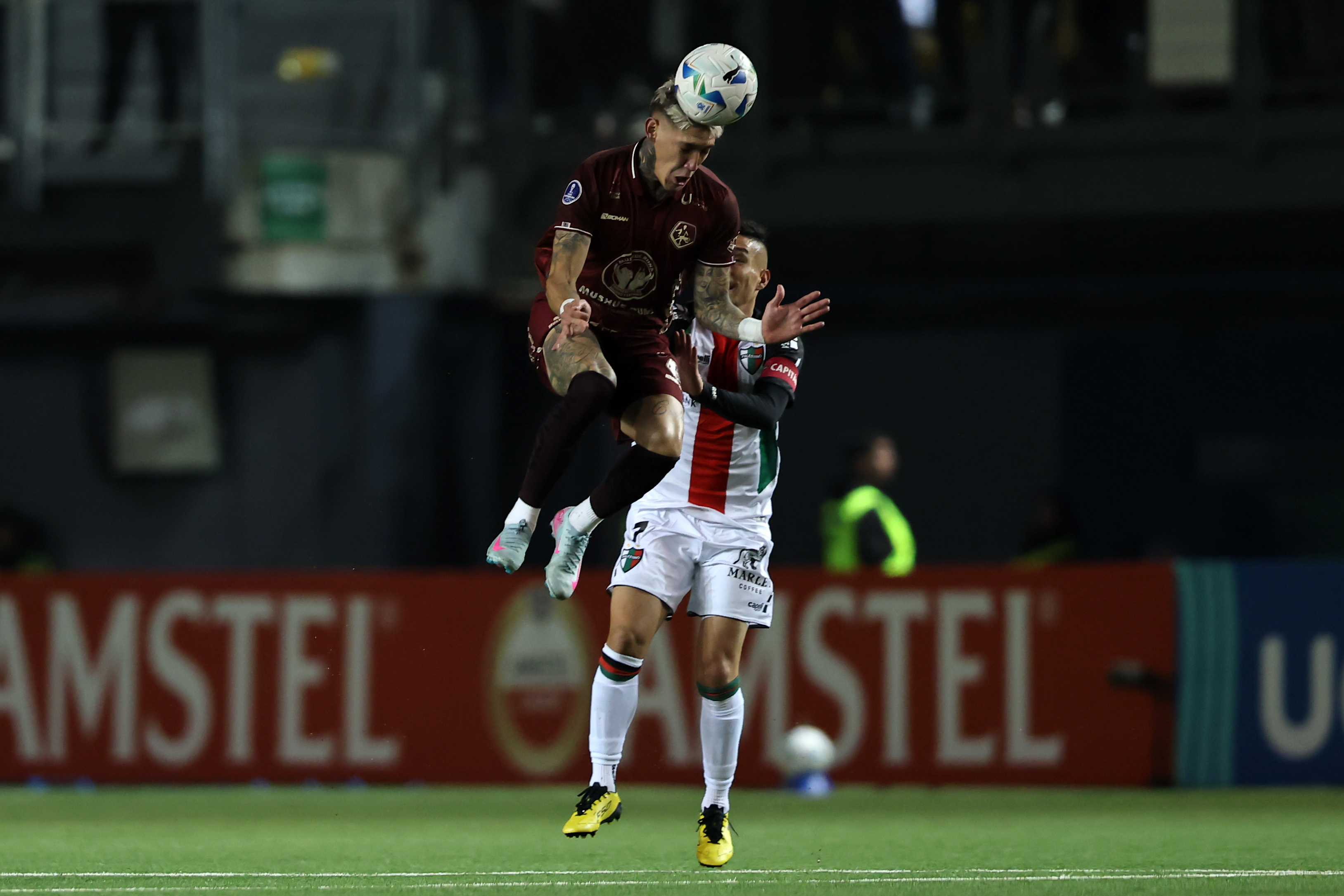 Palestino se despide de la fase grupal de la Sudamericana con una derrota como local ante Mushuc RunaPese a que estaba todo decidido en la zona E, ambos animaron un entretenido partido en La Florida. El mismo que se decidió 2-0 para los ecuatorianos, que avanzan a cuartos para que los de La Cisterna jueguen una eliminación ante a un tercero de Libertadores. Santiago, Chile - 28 mayo, 2025: Jugadores del club Palestino reaccionan tras la derrota 2-0 fren...