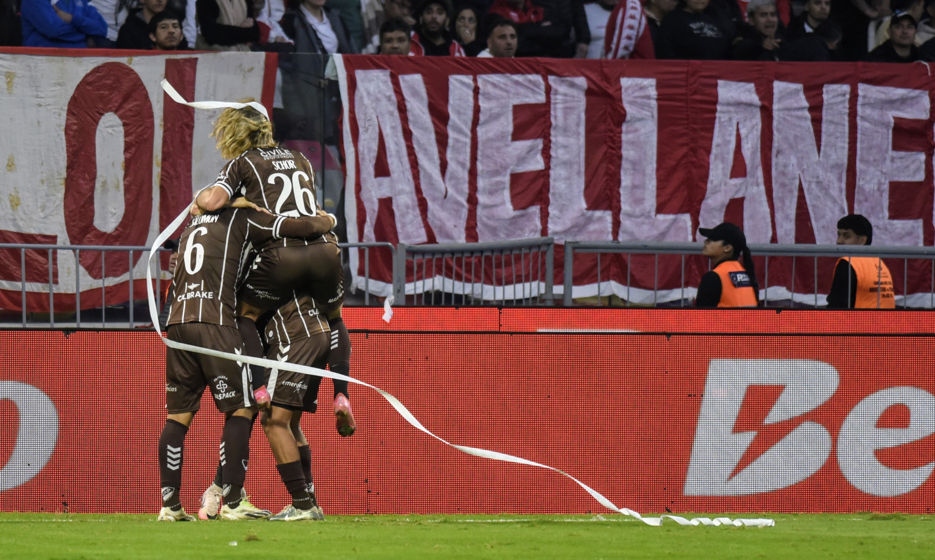 Final del Torneo Apertura 2025: Huracán y Platense disputan el título en el Madre de Ciudades Santiago del Estero, Argentina - 1 junio, 2025: Los equipos de Huracán y Platense se enfrentan e...