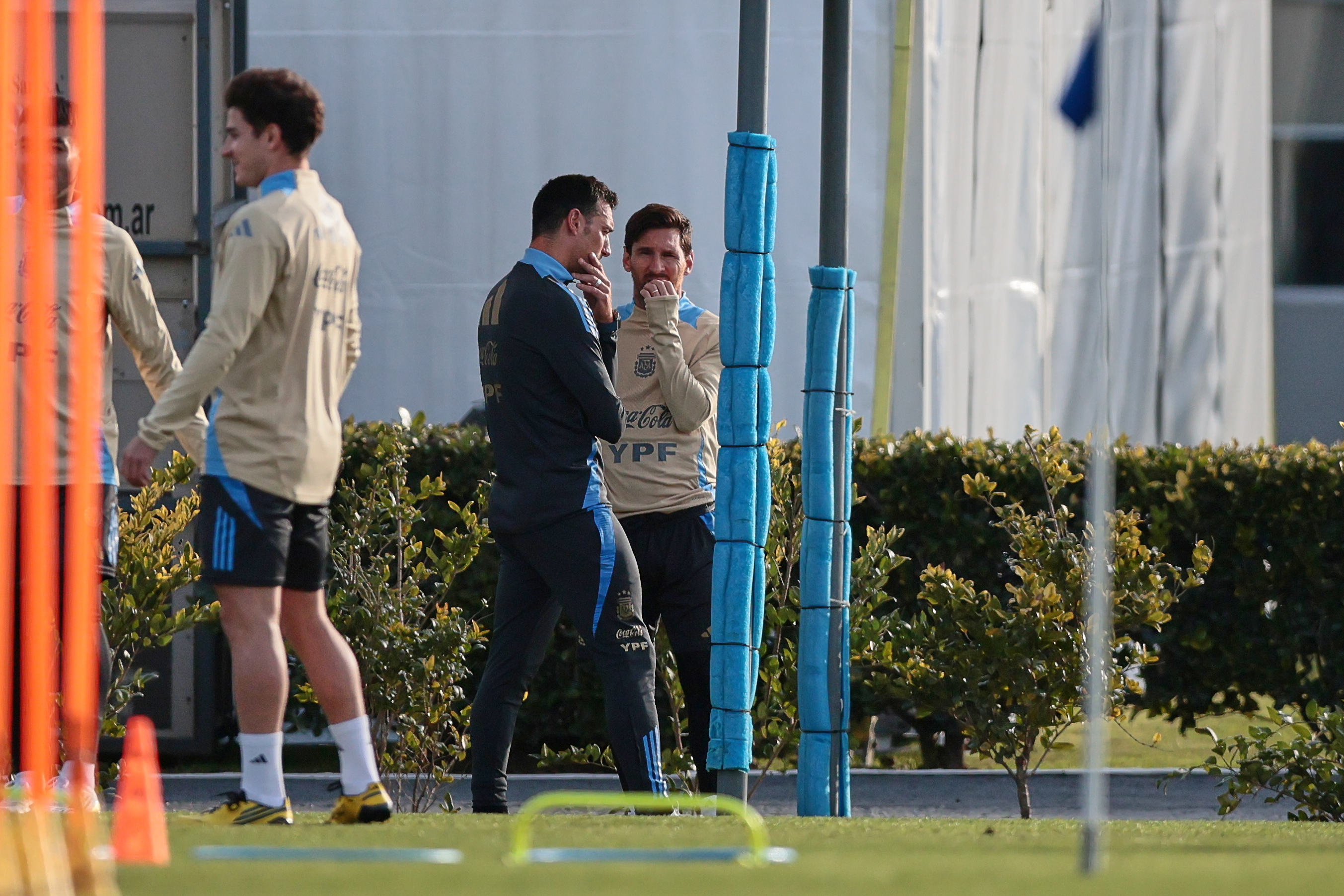 Argentina national team trains ahead of Chile clash Ezeiza, Argentina - June 3, 2025: Under the watchful eye of coach Lionel Scaloni, Argentina's nat...