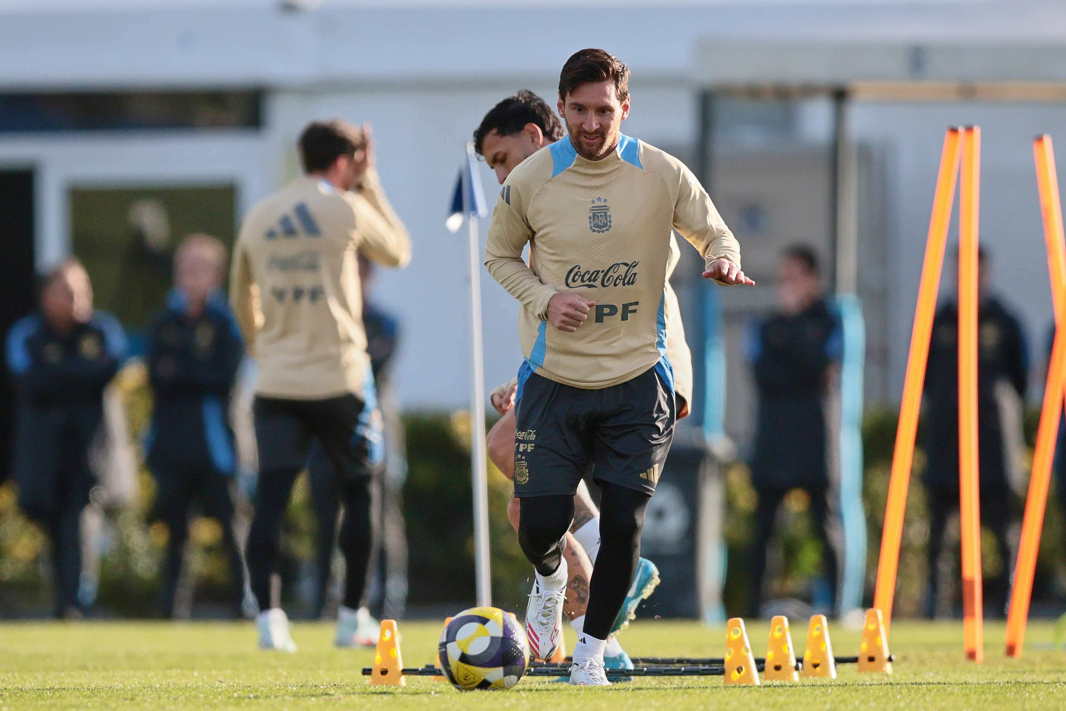 Argentina national team trains ahead of Chile clash Ezeiza, Argentina - June 3, 2025: Under the watchful eye of coach Lionel Scaloni, Argentina's nat...