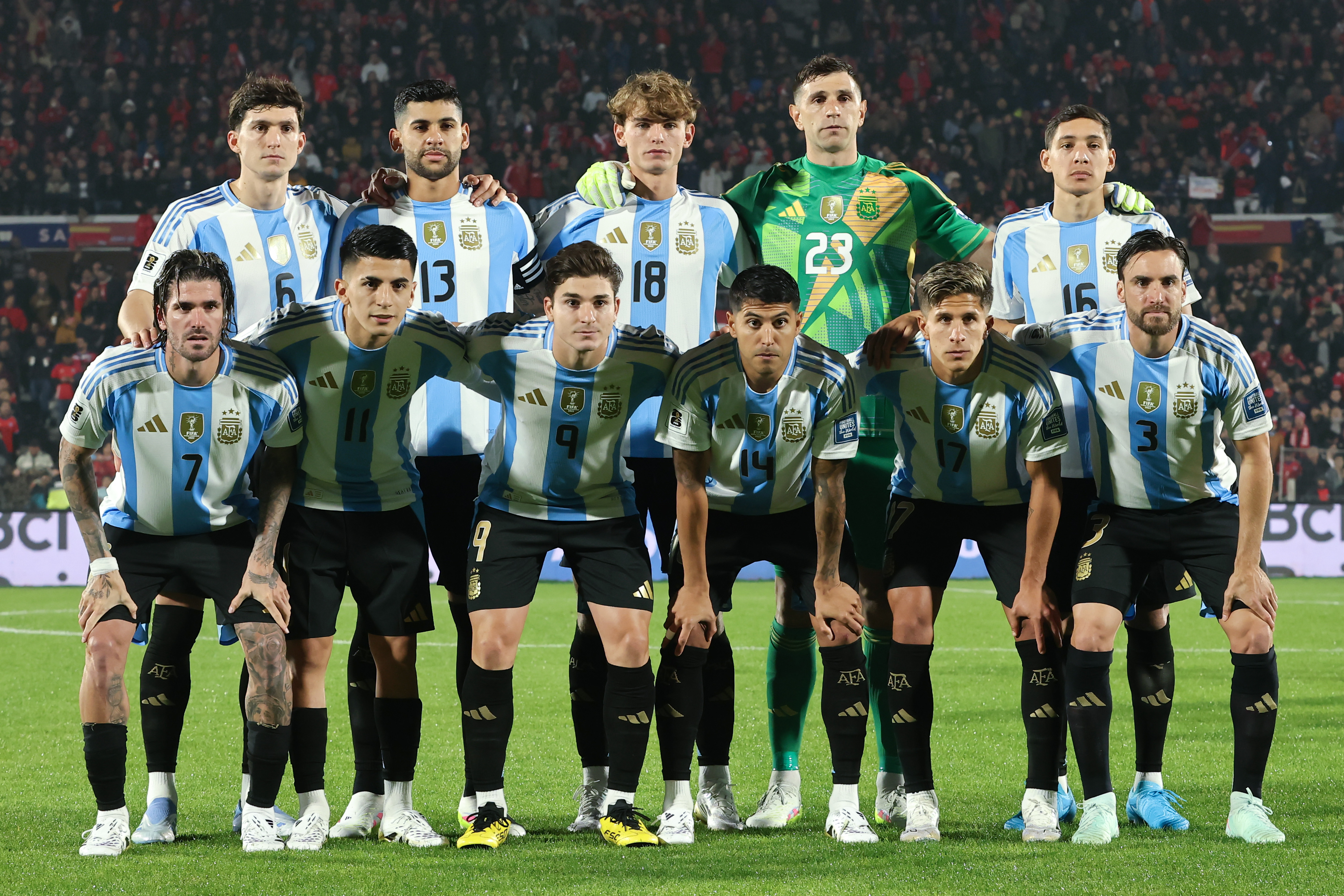 Argentina visita a Chile por Eliminatorias Sudamericanas con un equipo renovado y Messi como suplente Santiago, Chile – 5 junio, 2025: La Selección Argentina enfrentará esta noche a Chile desde l...