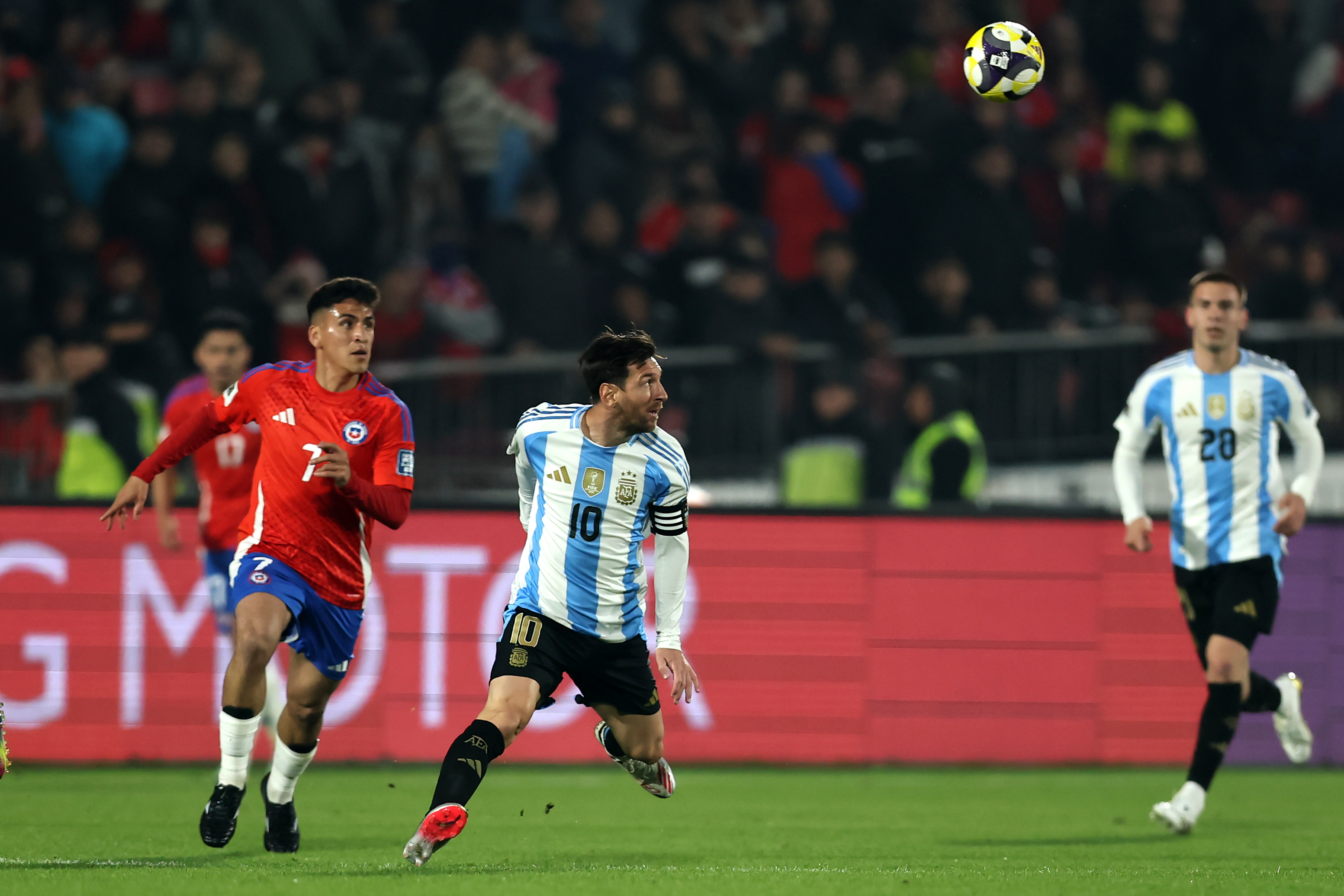 Argentina visita a Chile por Eliminatorias Sudamericanas con un equipo renovado y Messi como suplente Santiago, Chile – 5 junio, 2025: La Selección Argentina venció a Chile en el Estadio Nacional...