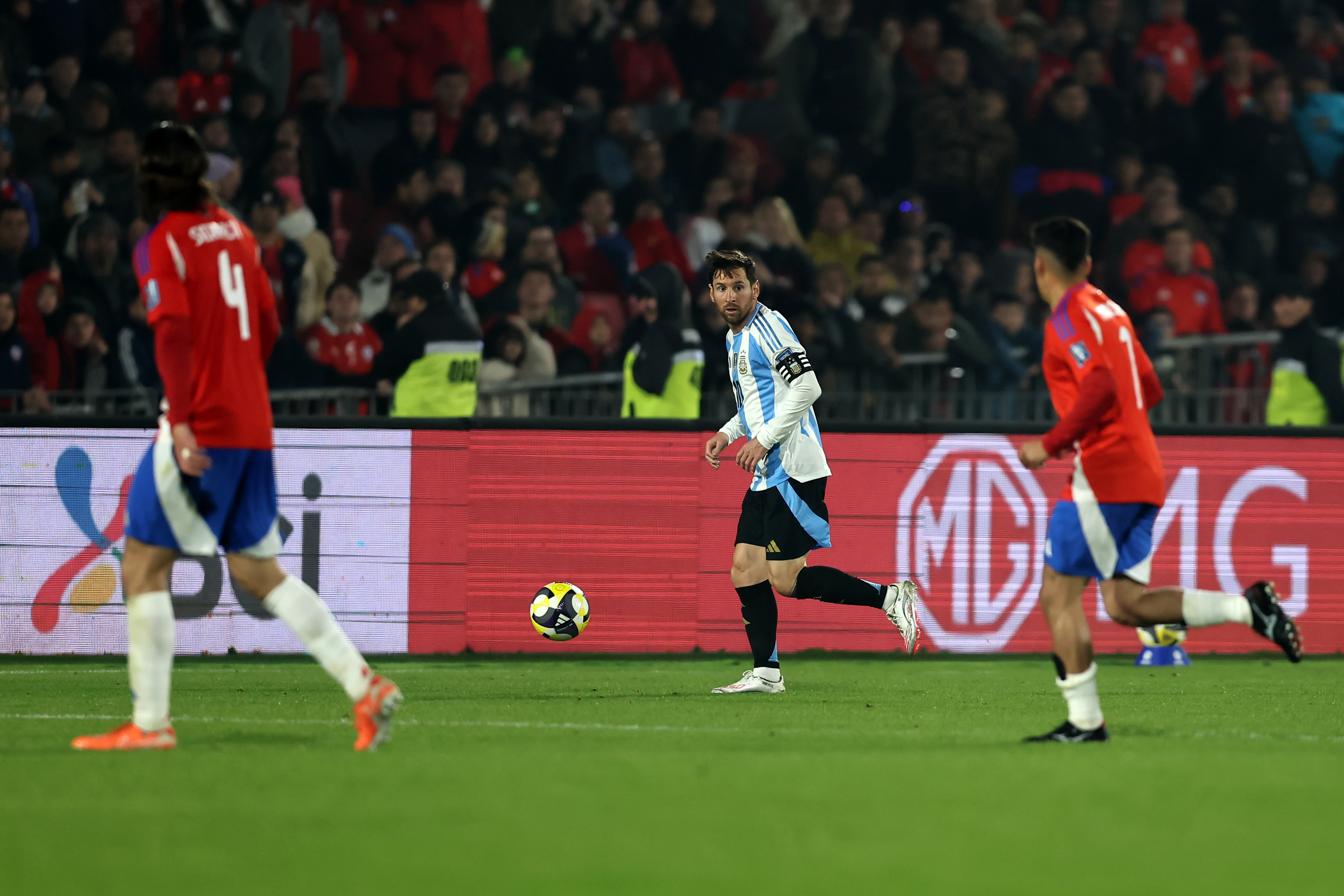 Argentina visita a Chile por Eliminatorias Sudamericanas con un equipo renovado y Messi como suplente Santiago, Chile – 5 junio, 2025: La Selección Argentina venció a Chile en el Estadio Nacional...